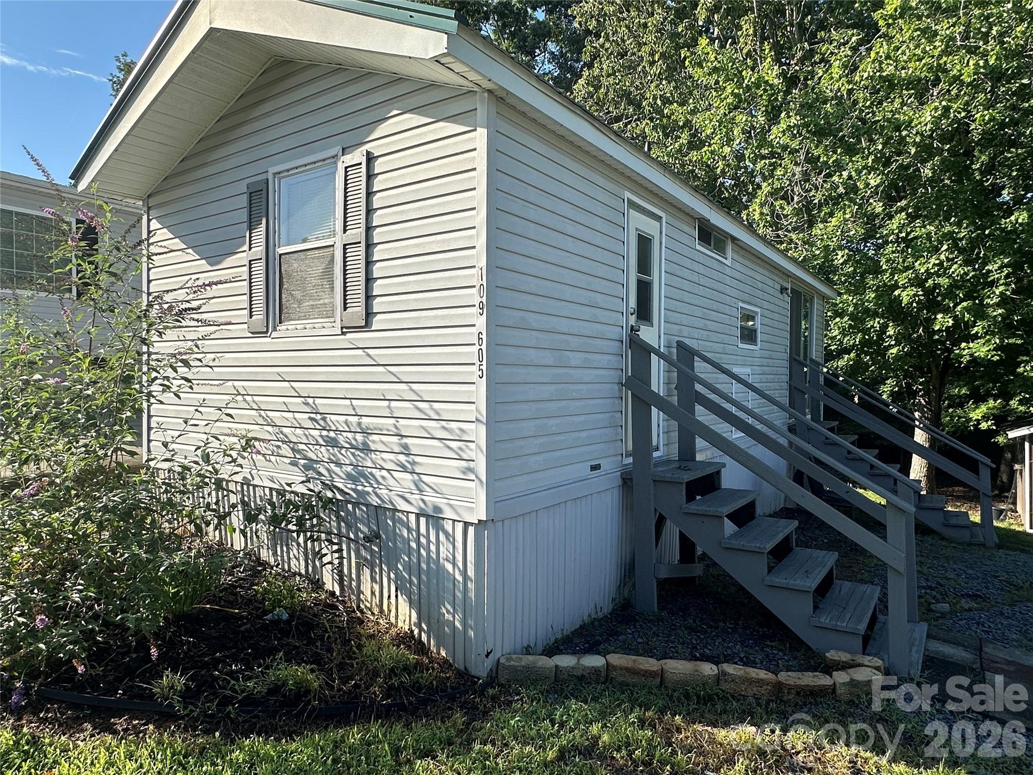 109 Hummingbird Circle — New London