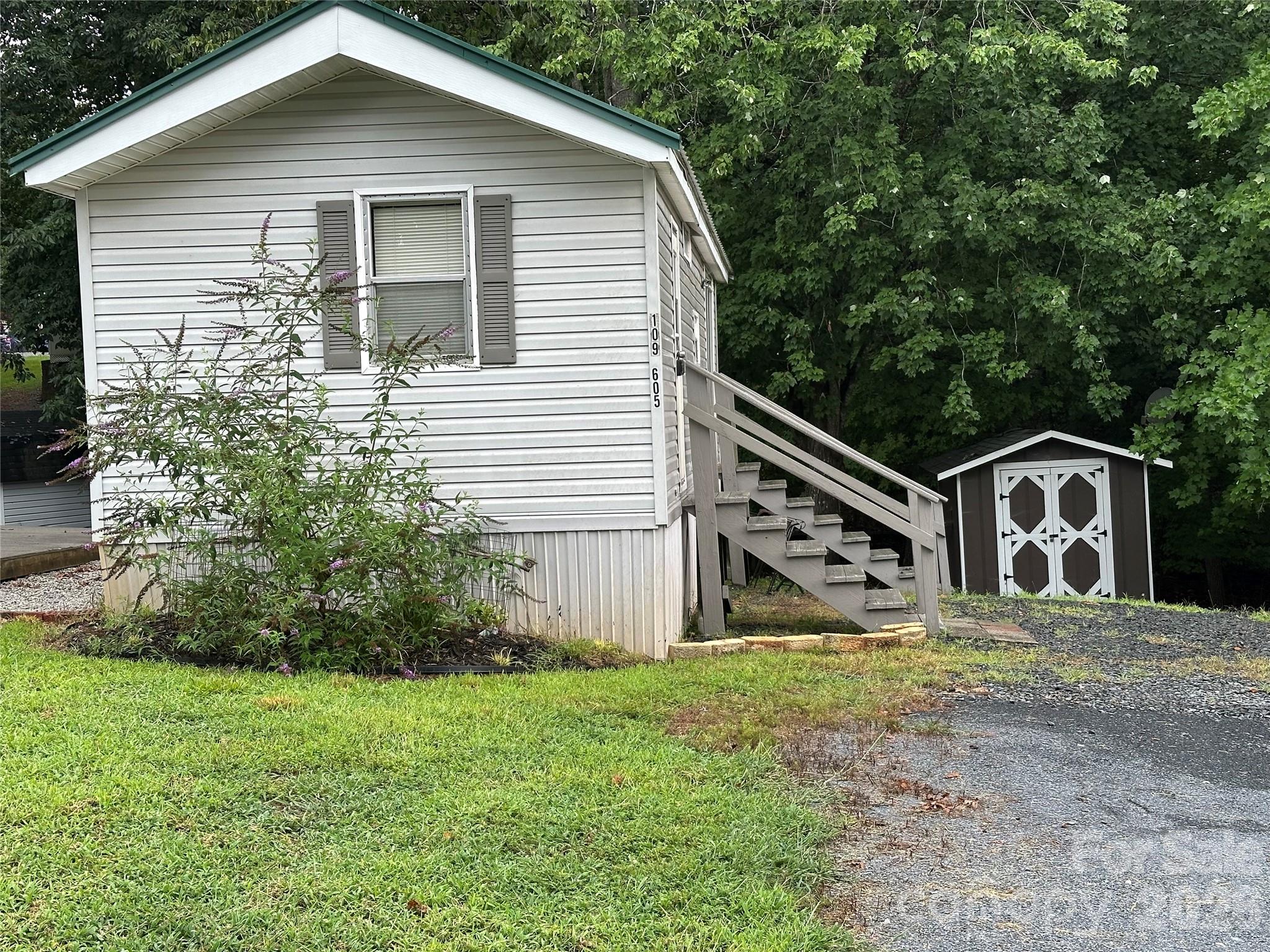 109 Hummingbird Circle — New London