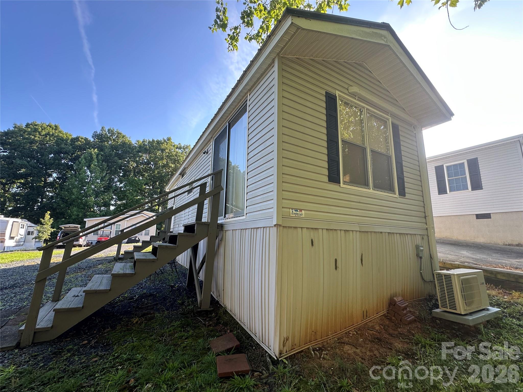 109 Hummingbird Circle — New London