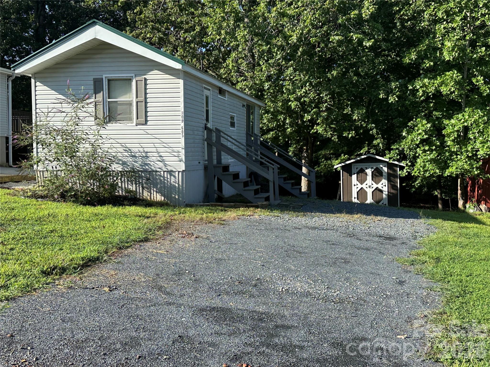 109 Hummingbird Circle — New London