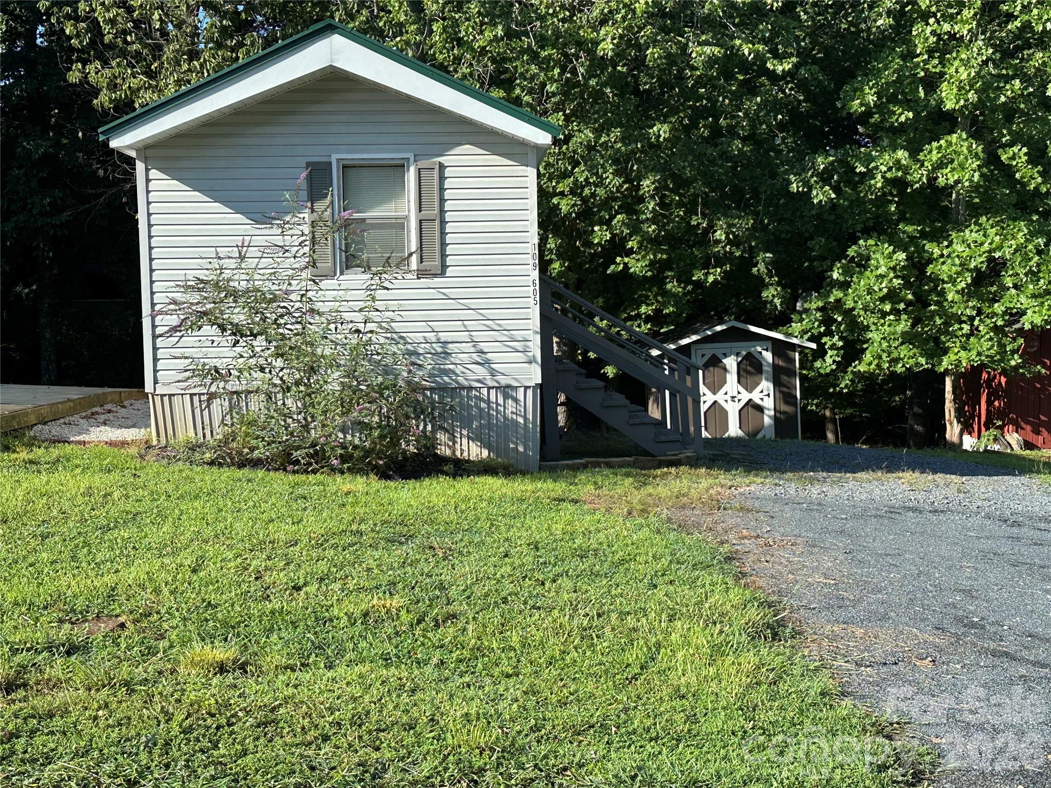 109 Hummingbird Circle — New London