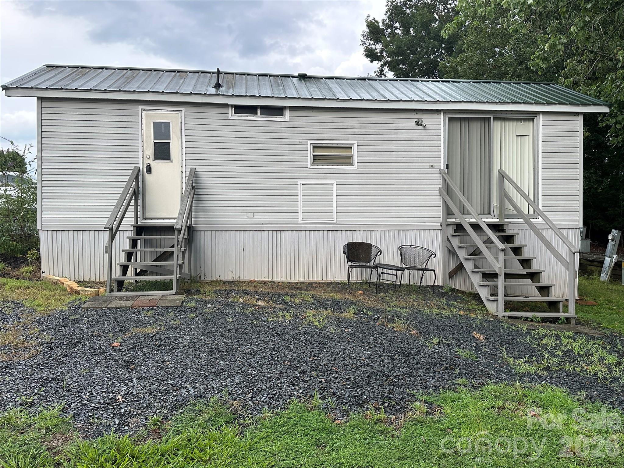 109 Hummingbird Circle — New London