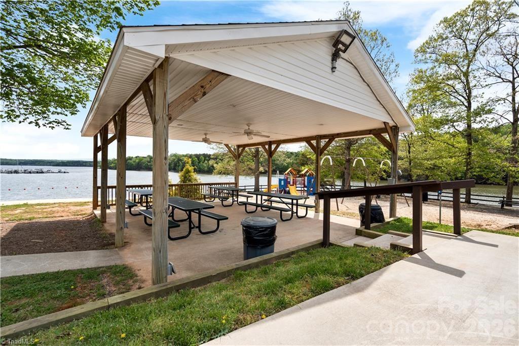 109 Hummingbird Circle — New London
