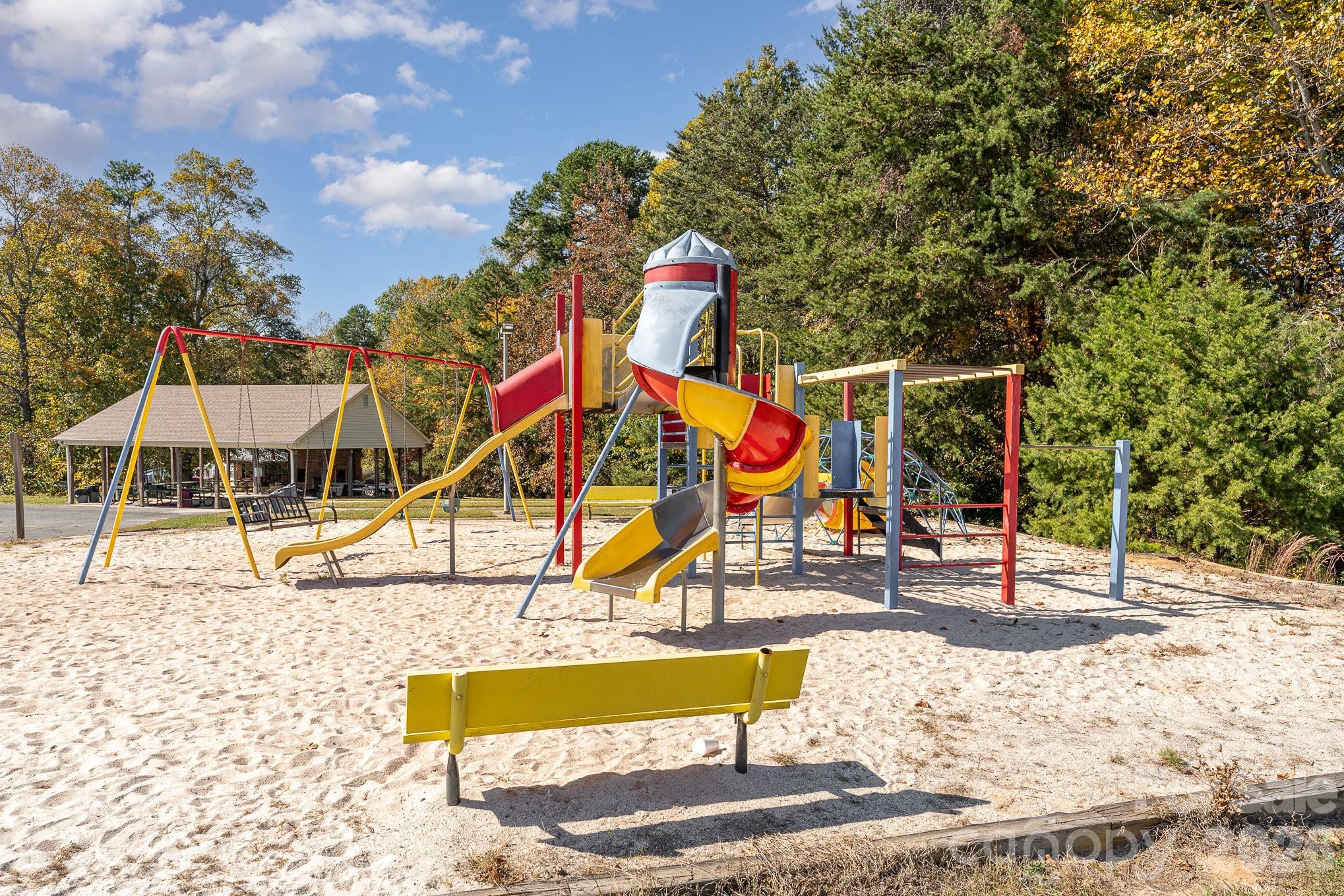 109 Hummingbird Circle — New London