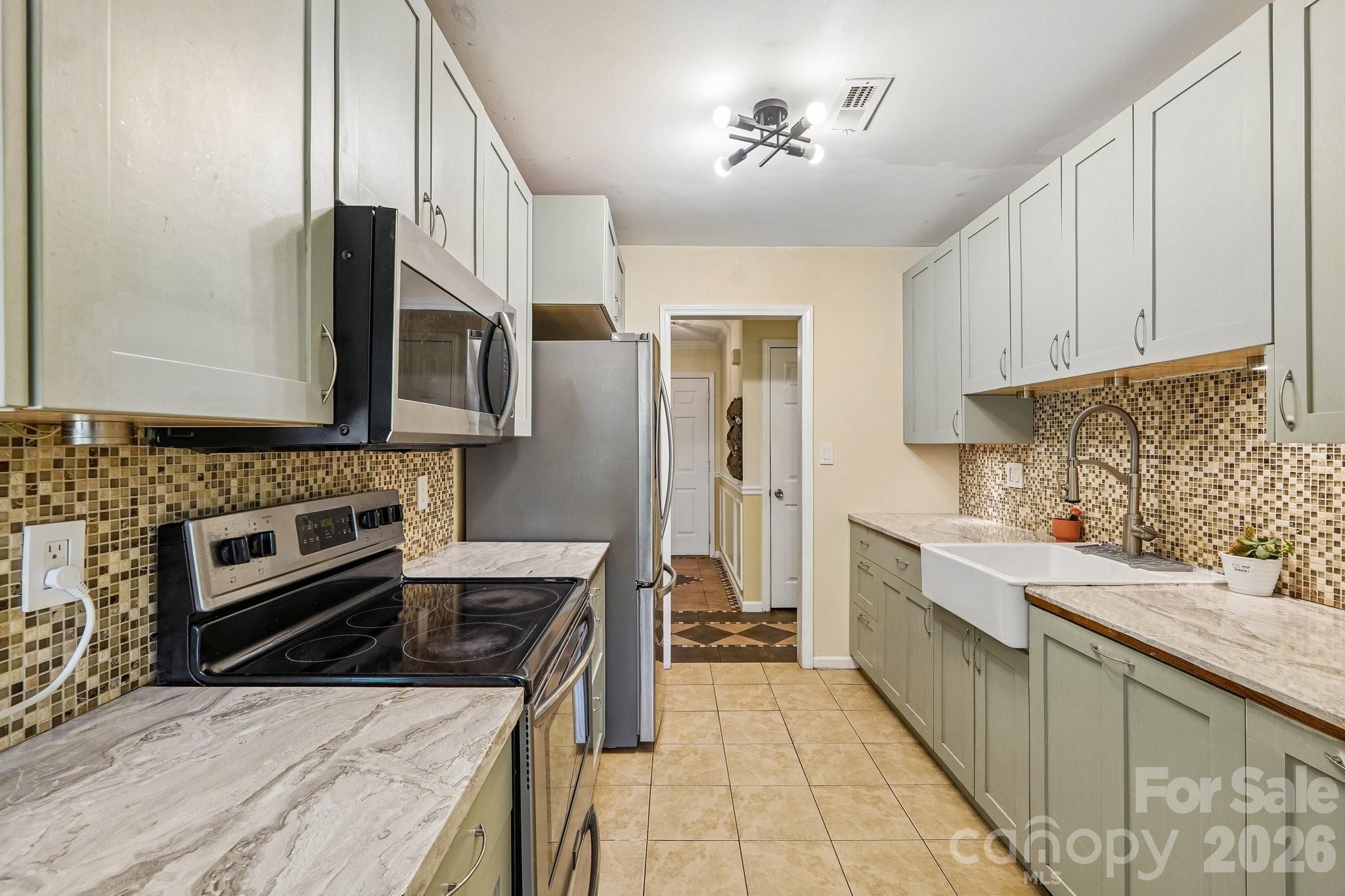 13942 Dannemara Drive — Pineville