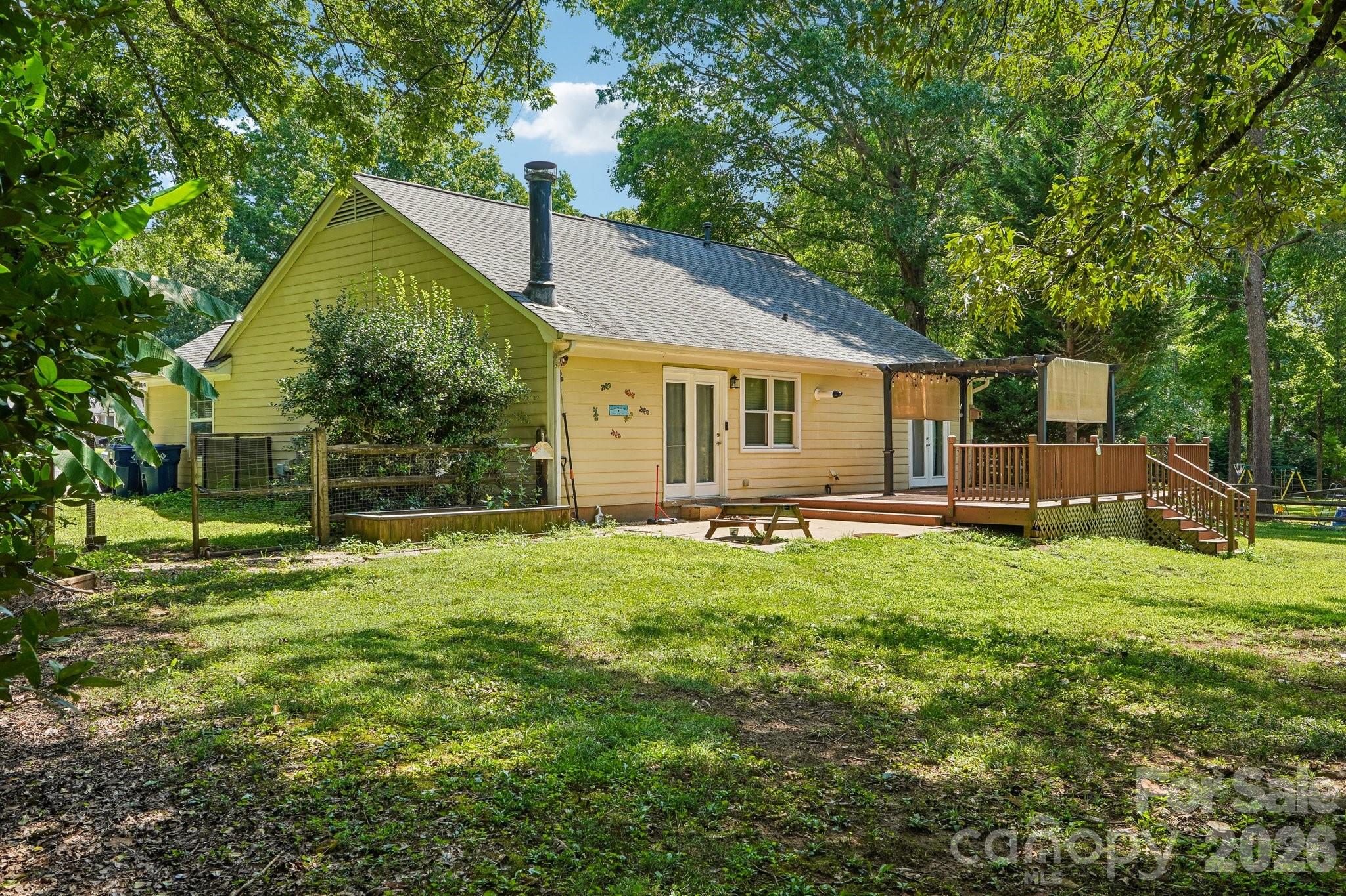 13942 Dannemara Drive — Pineville