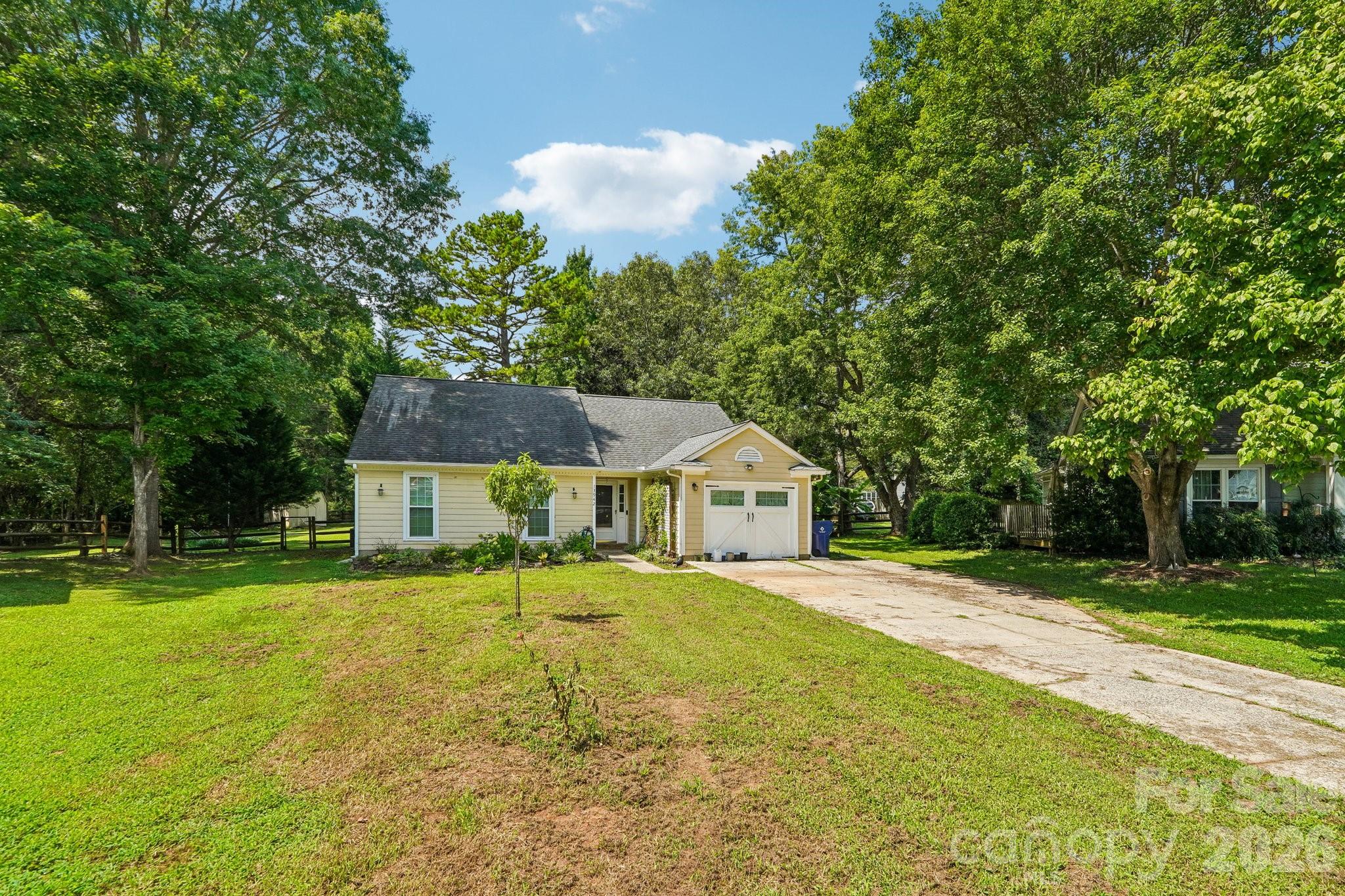 13942 Dannemara Drive — Pineville