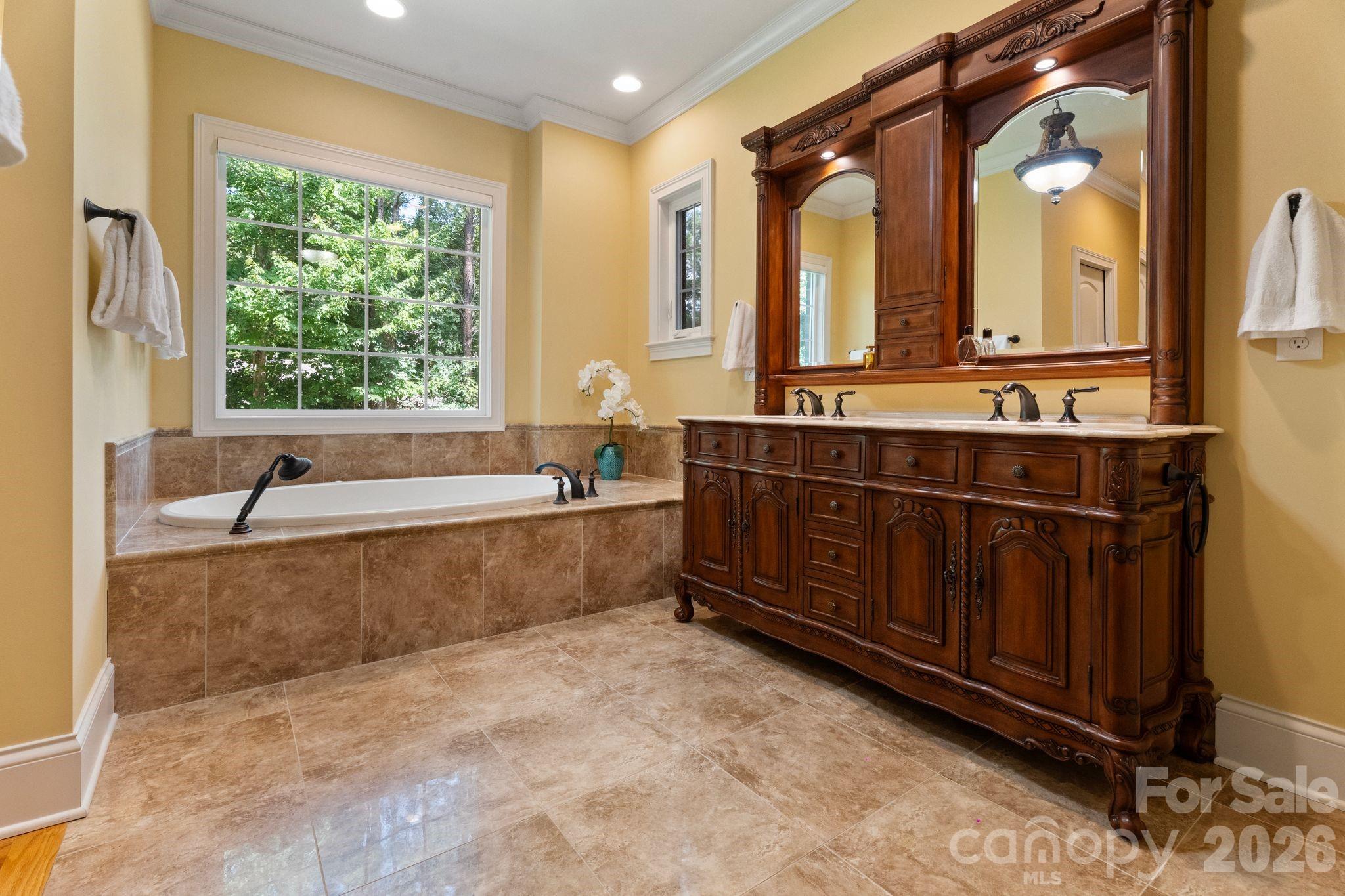 7282 James Court — Denver