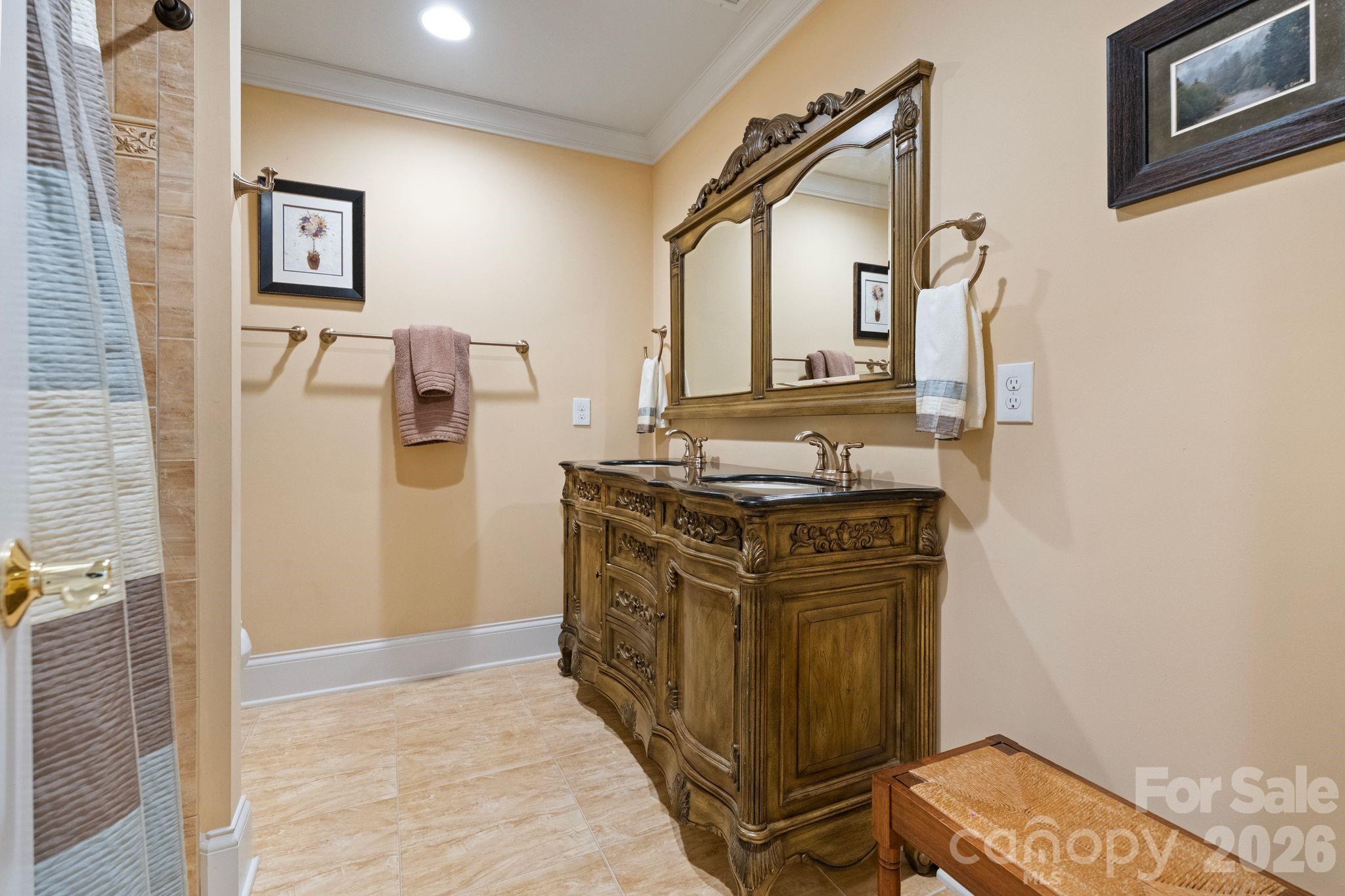 7282 James Court — Denver
