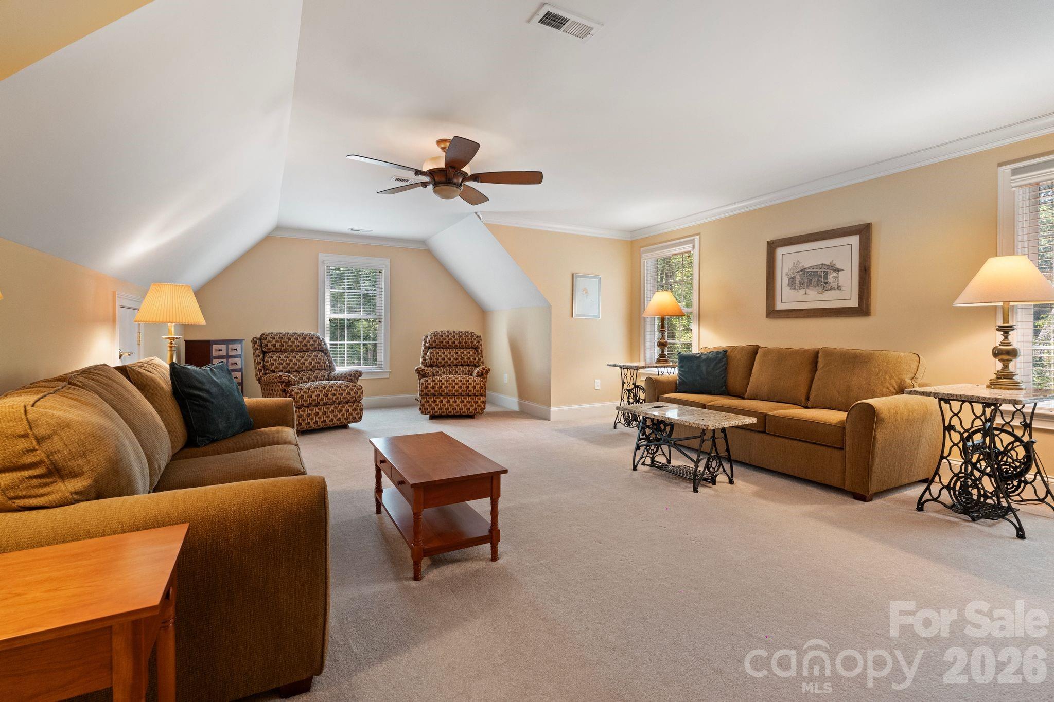 7282 James Court — Denver