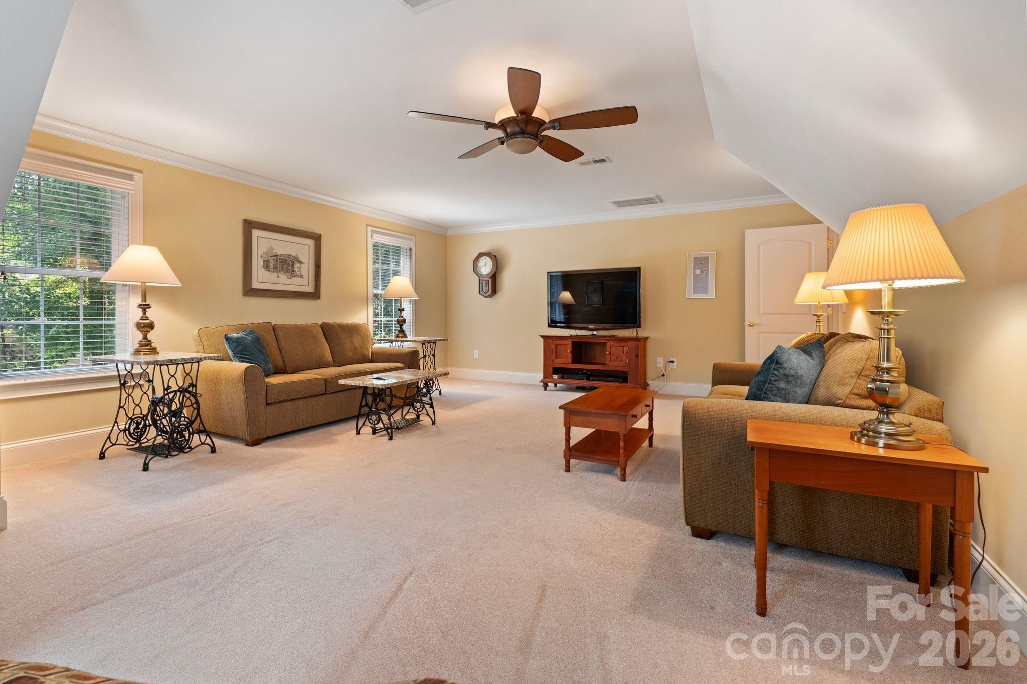 7282 James Court — Denver