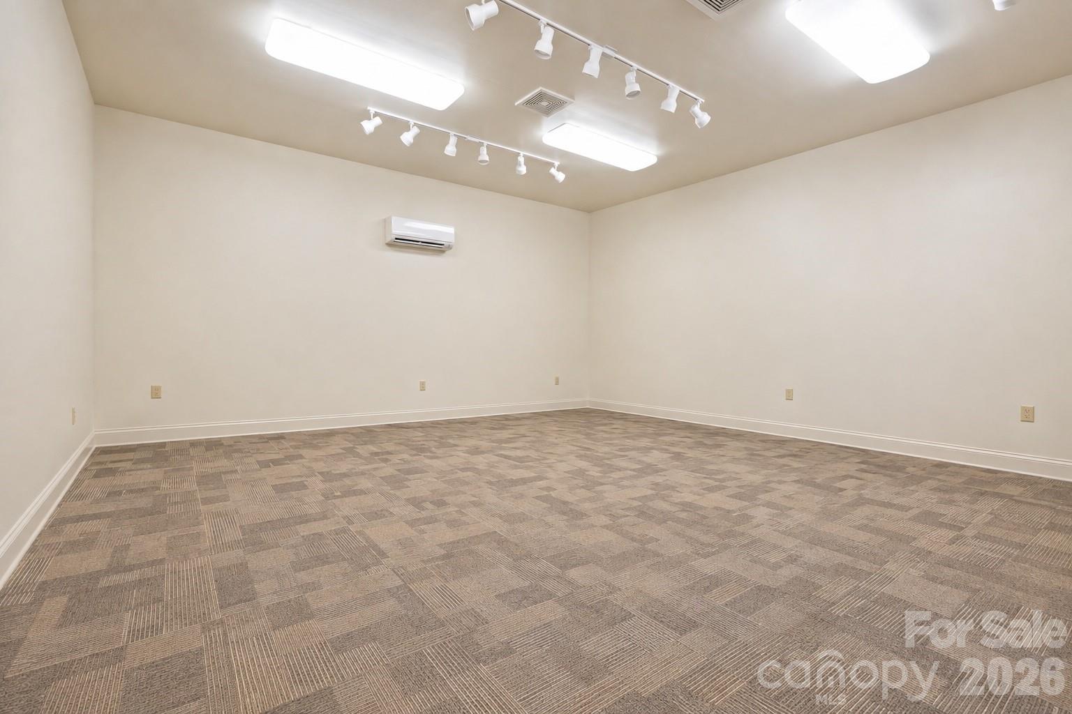 7282 James Court — Denver