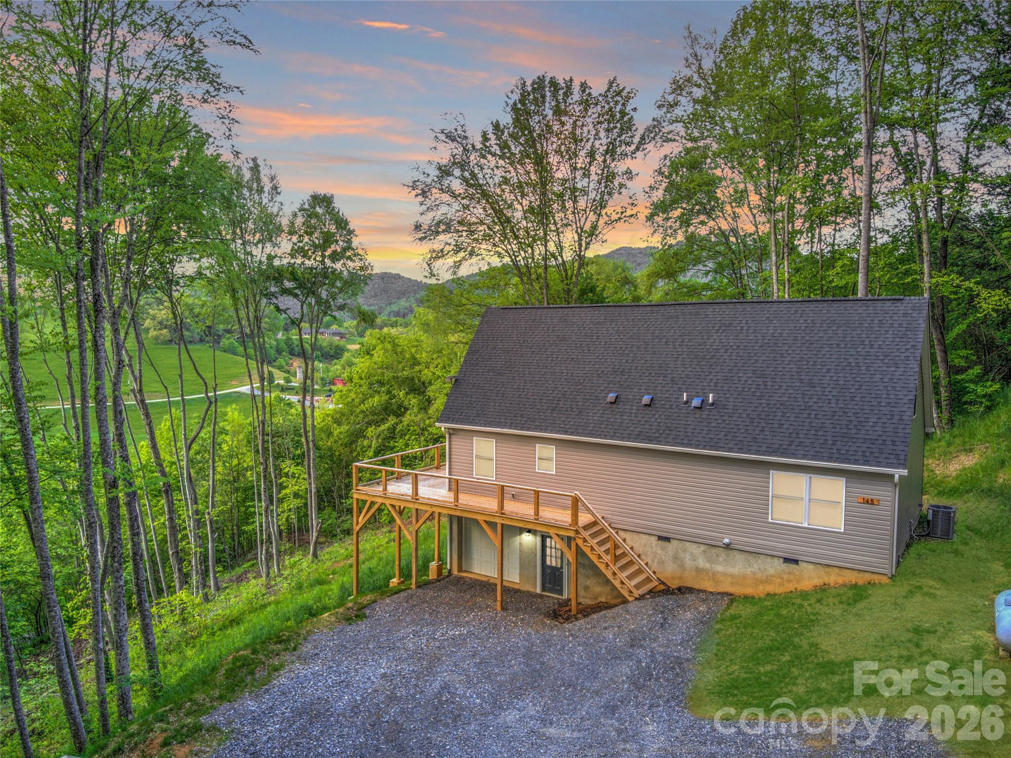 145 Banjo Lane — Waynesville