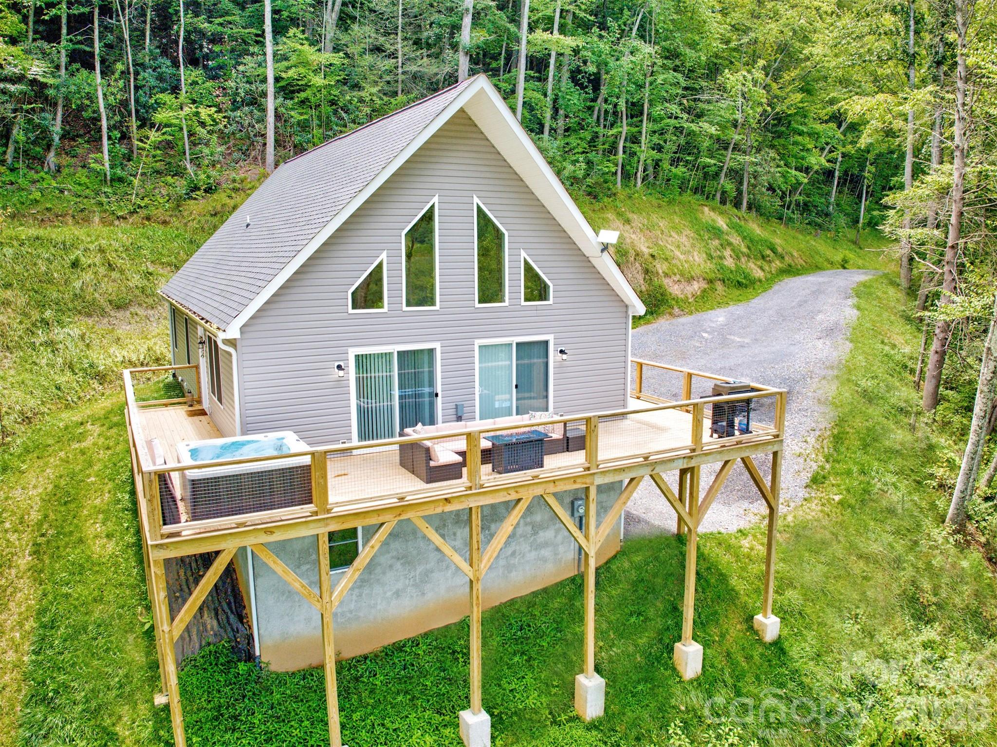 145 Banjo Lane — Waynesville
