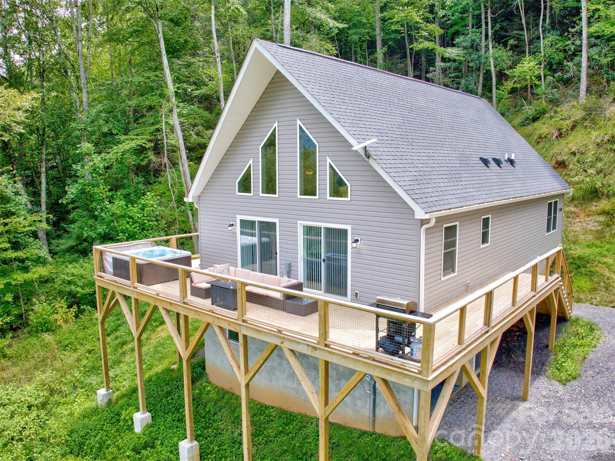 145 Banjo Lane — Waynesville