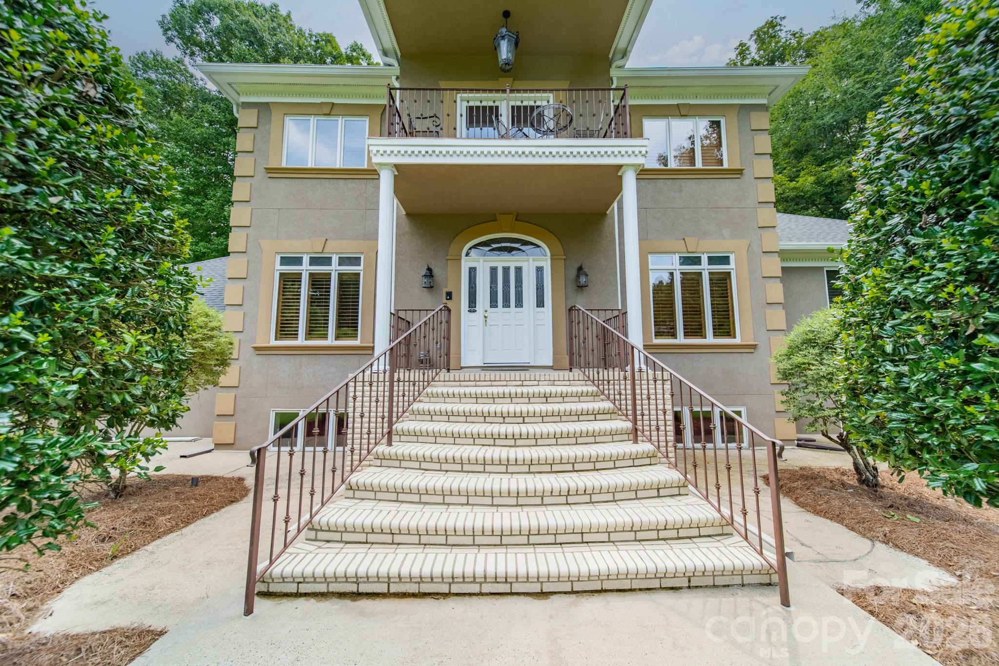 624 Springbrook Avenue NE — Concord