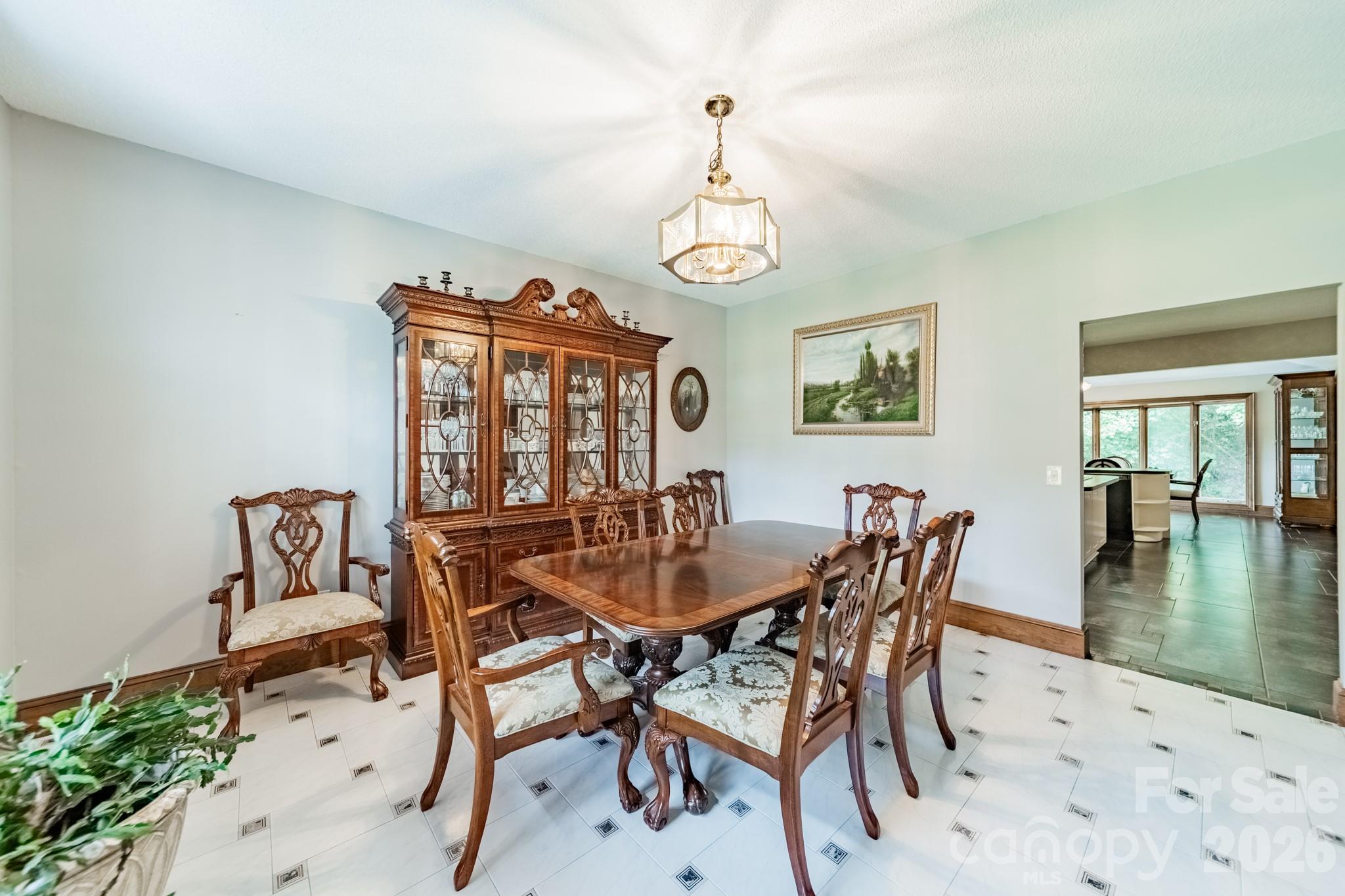 624 Springbrook Avenue NE — Concord