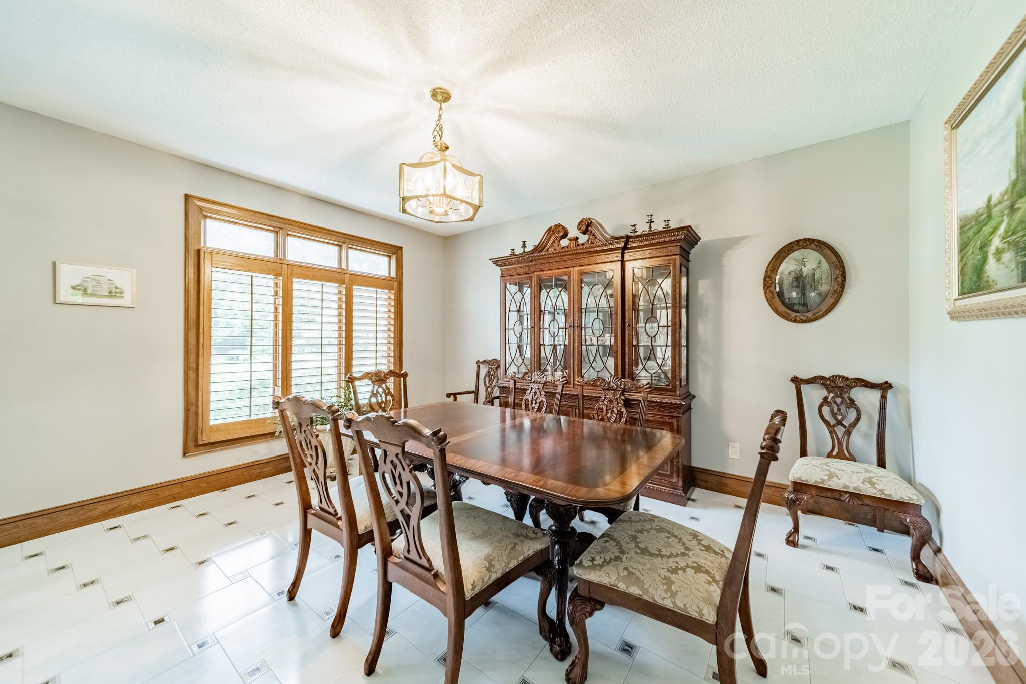 624 Springbrook Avenue NE — Concord