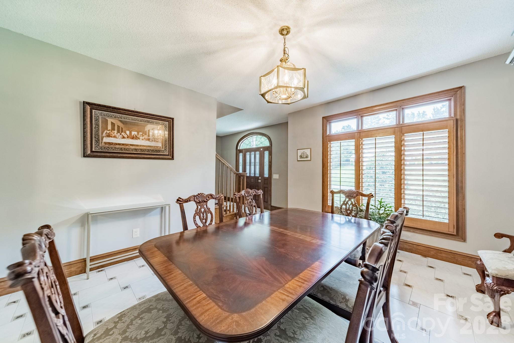 624 Springbrook Avenue NE — Concord