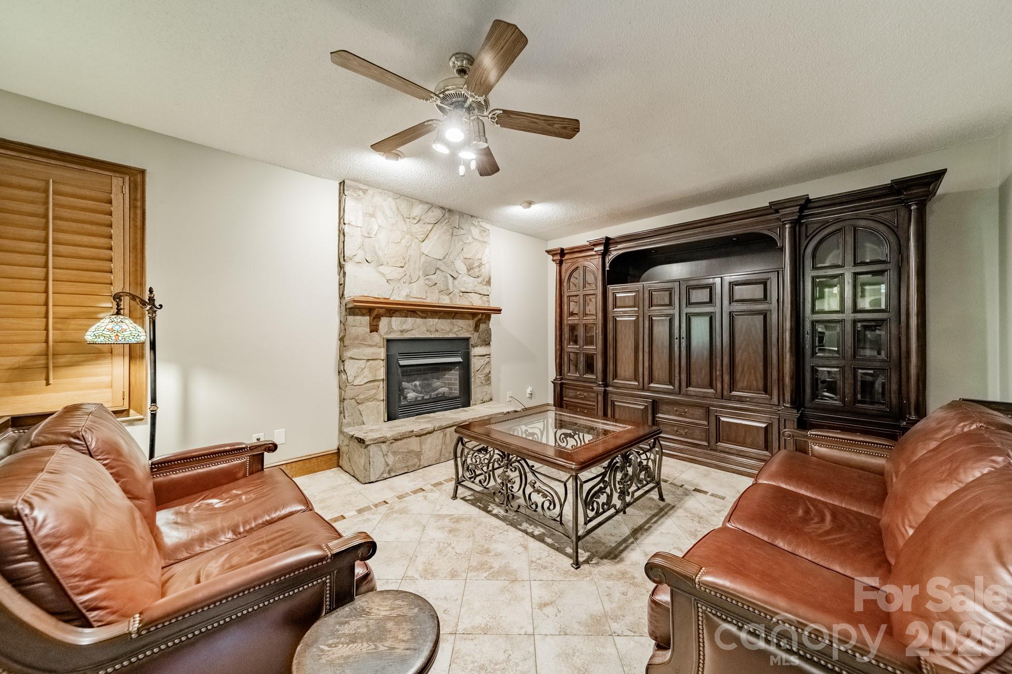 624 Springbrook Avenue NE — Concord