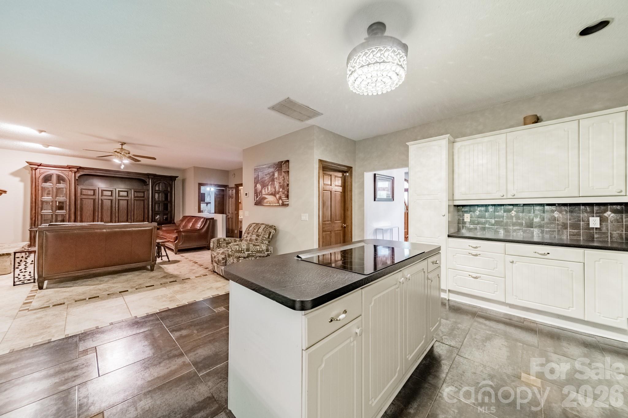 624 Springbrook Avenue NE — Concord