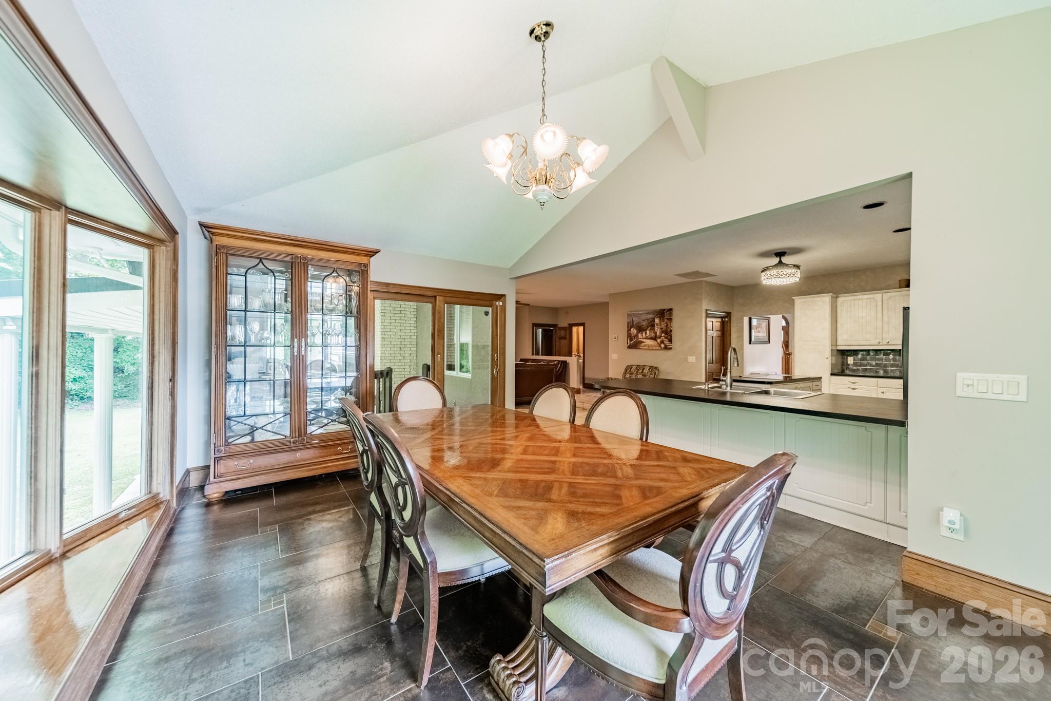 624 Springbrook Avenue NE — Concord