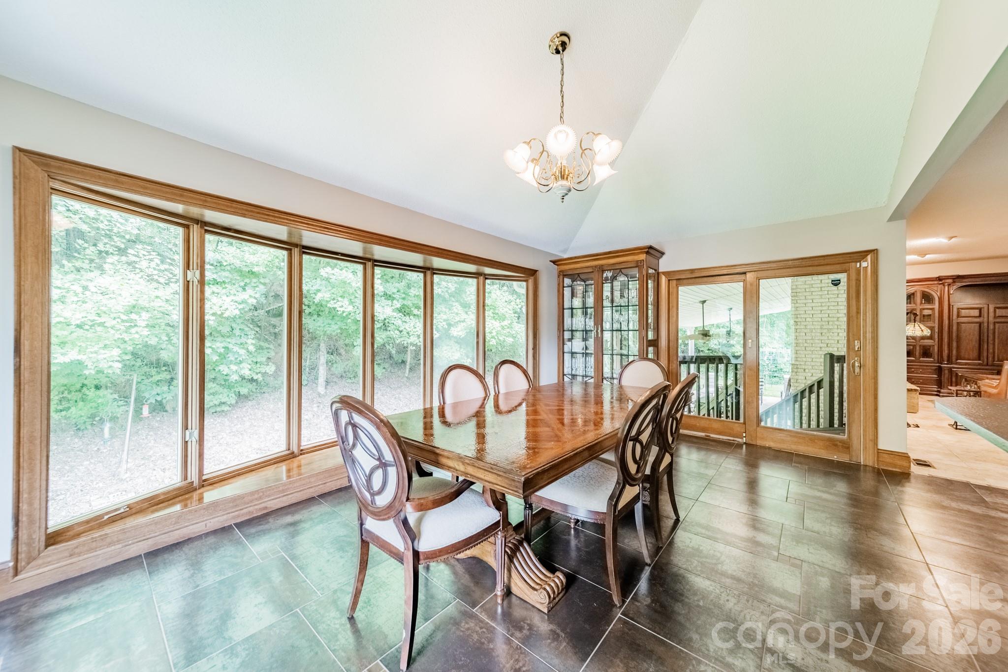 624 Springbrook Avenue NE — Concord