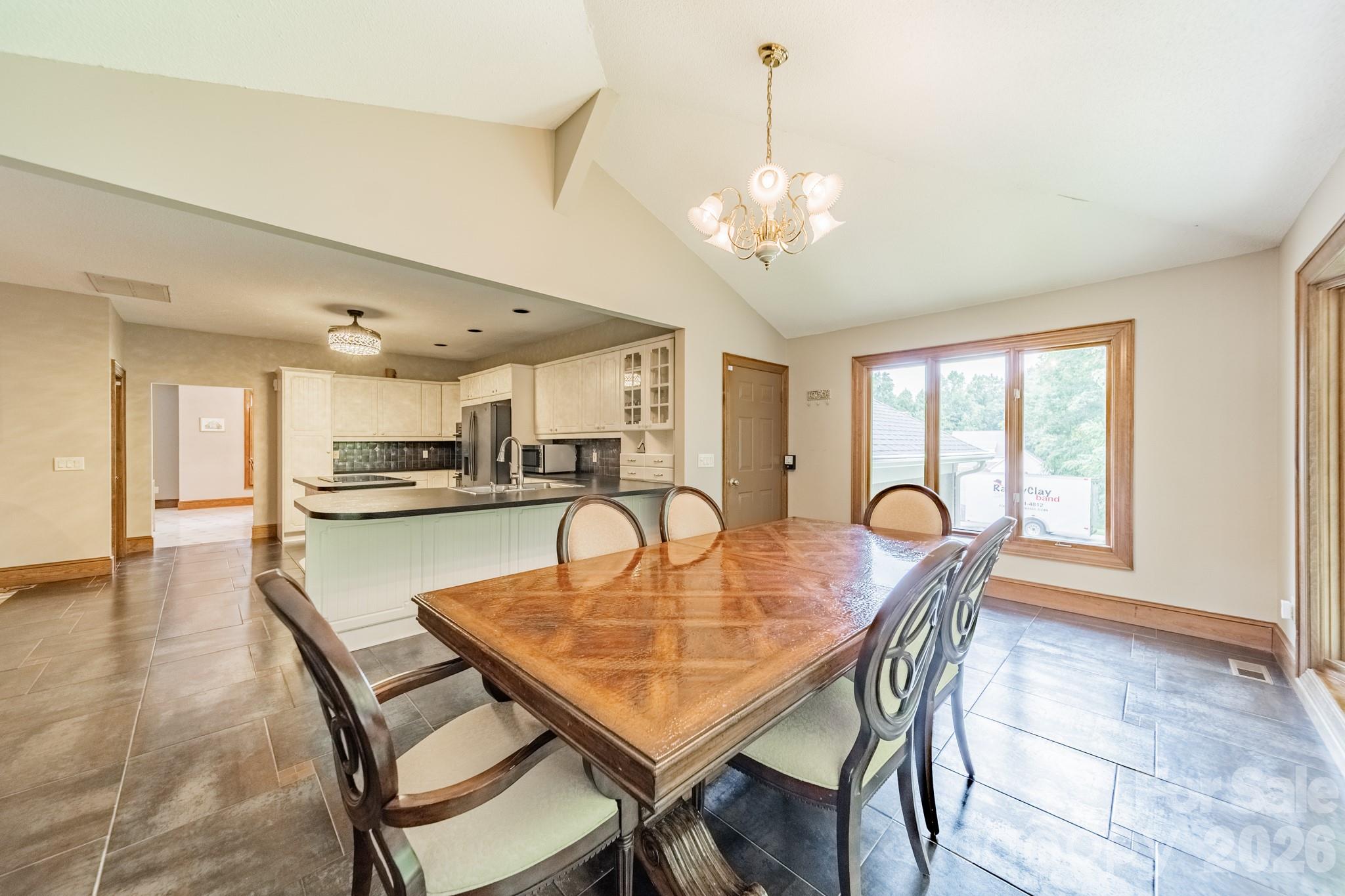 624 Springbrook Avenue NE — Concord