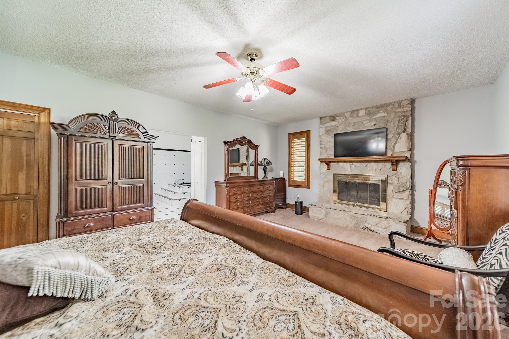 624 Springbrook Avenue NE — Concord