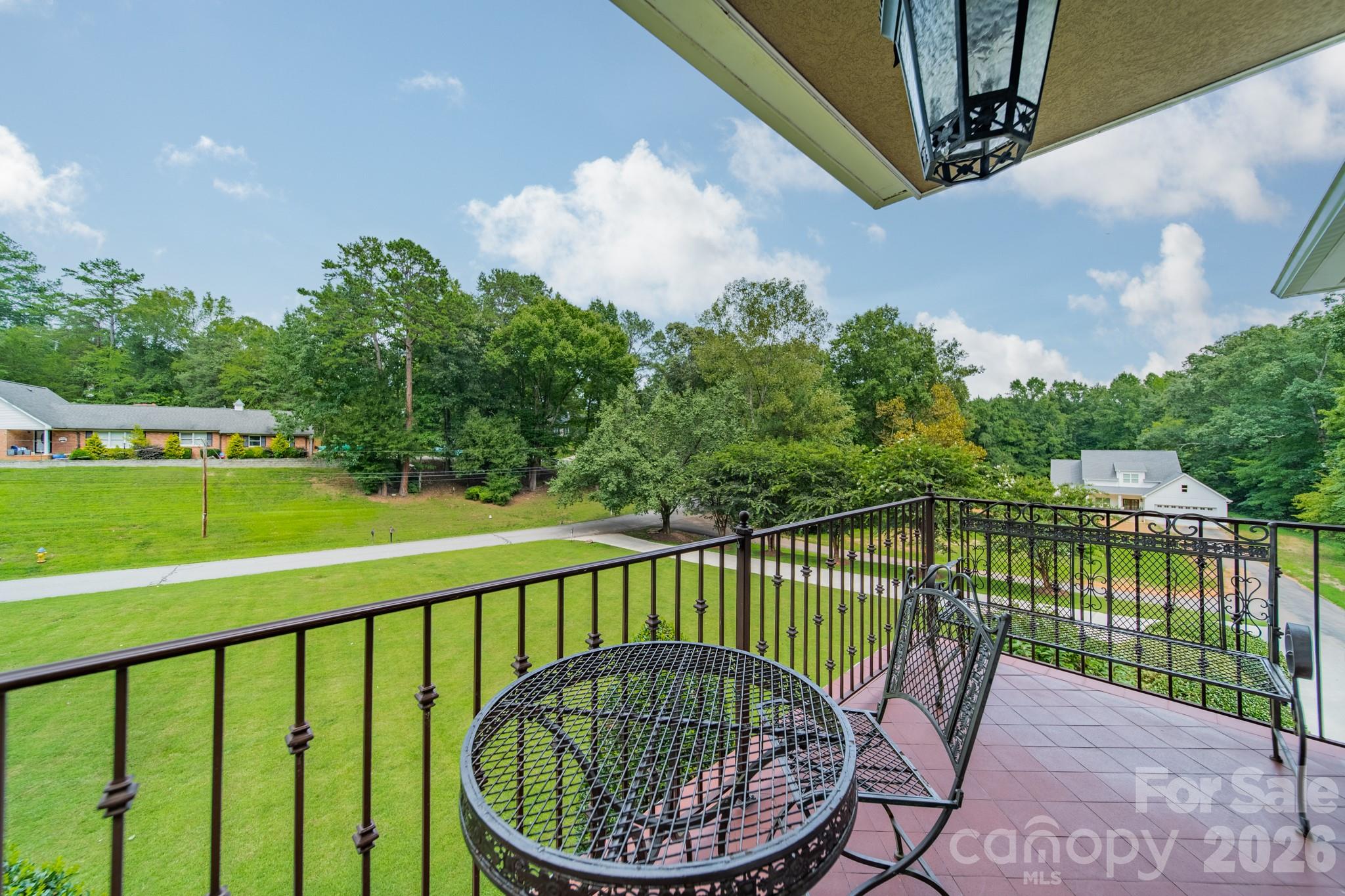 624 Springbrook Avenue NE — Concord