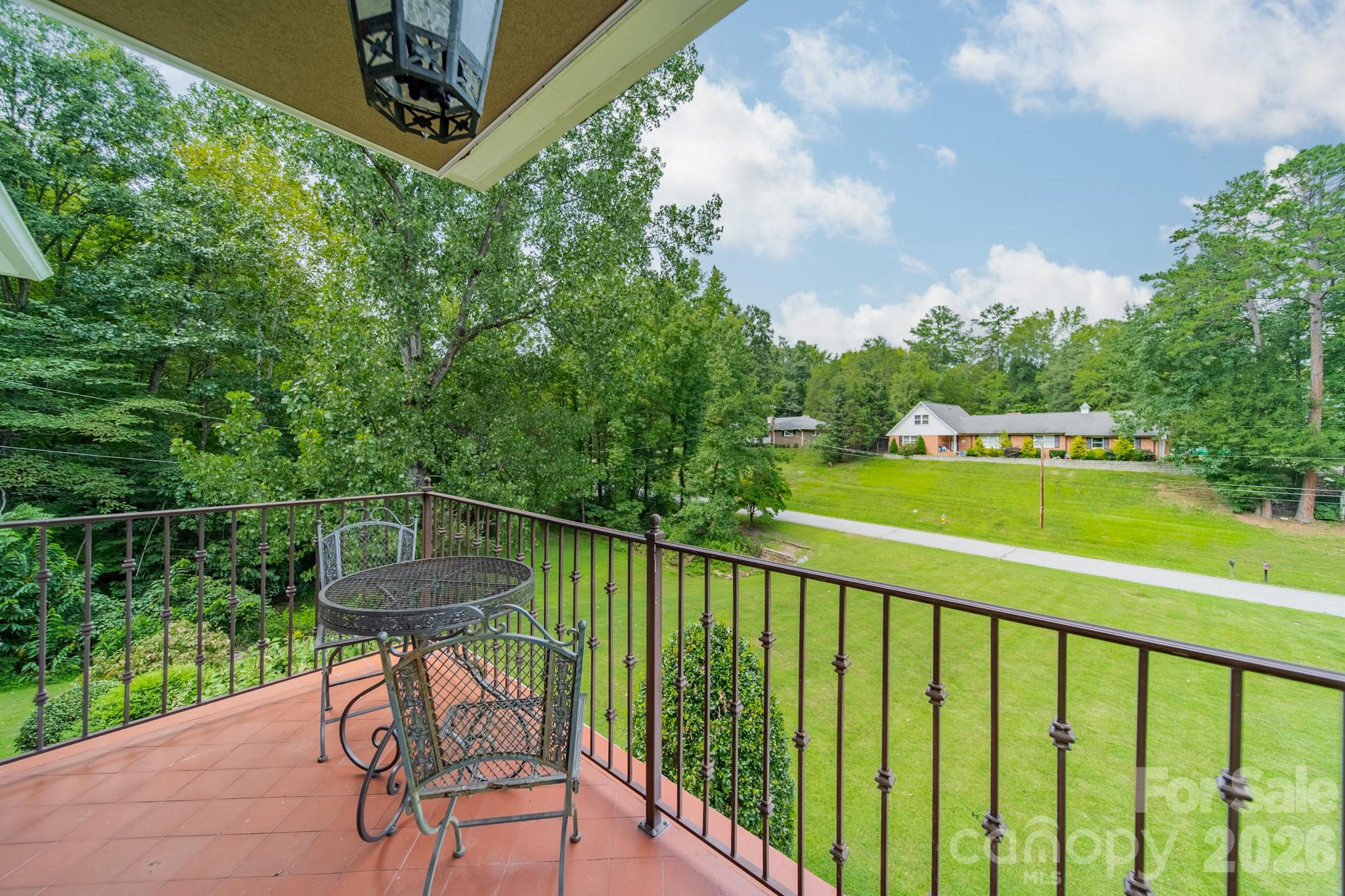 624 Springbrook Avenue NE — Concord
