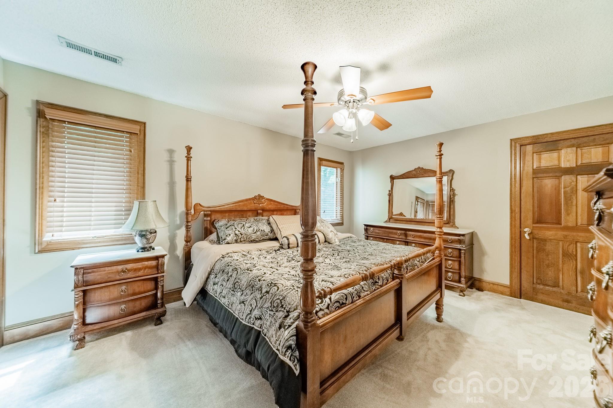 624 Springbrook Avenue NE — Concord