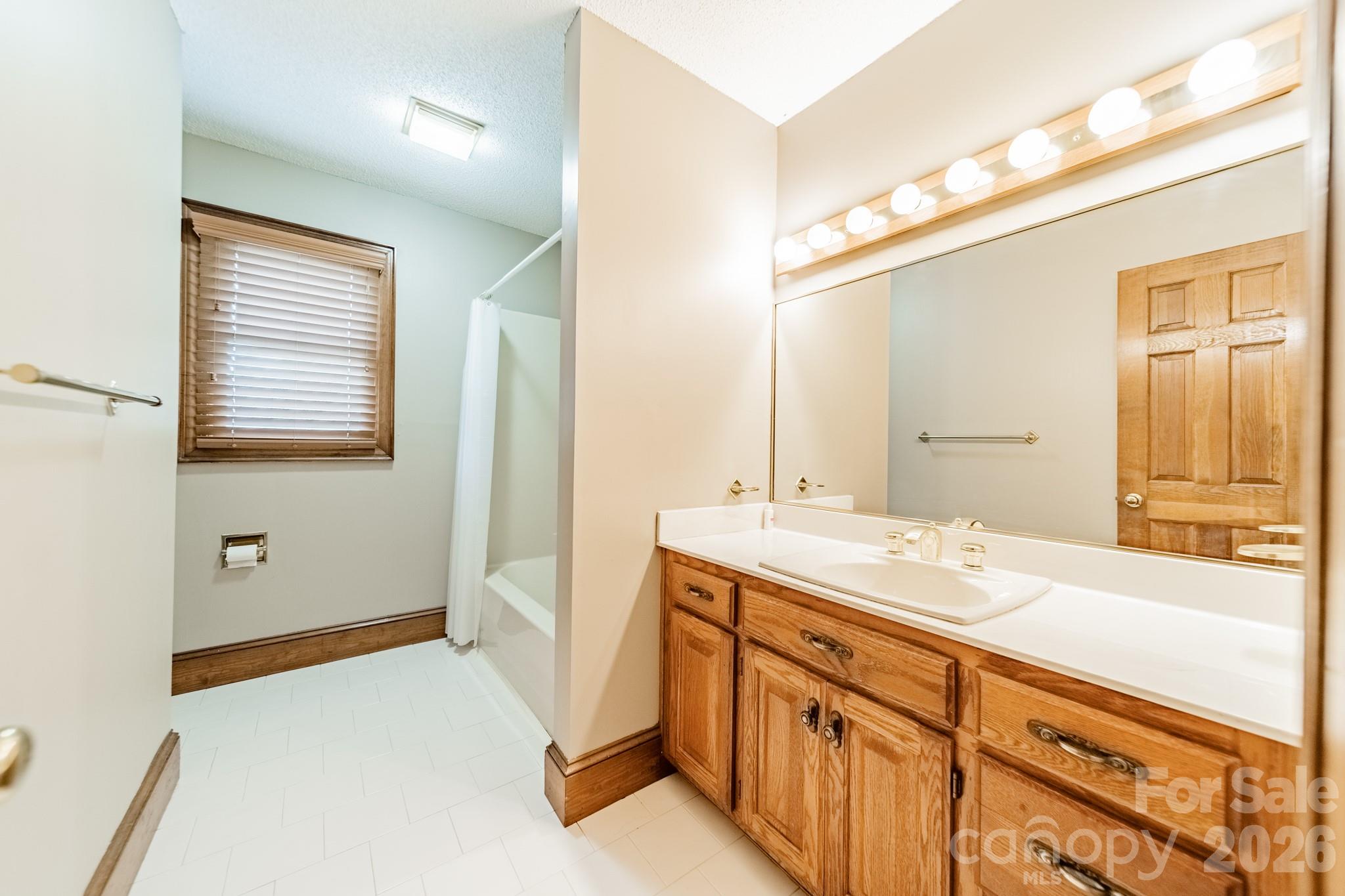 624 Springbrook Avenue NE — Concord