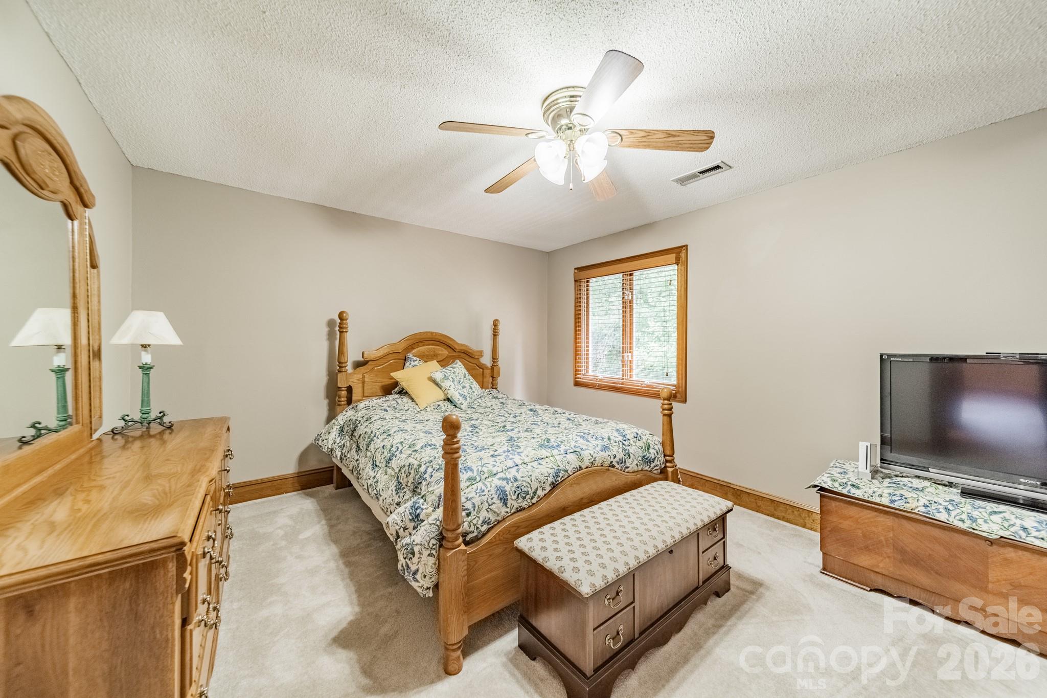 624 Springbrook Avenue NE — Concord