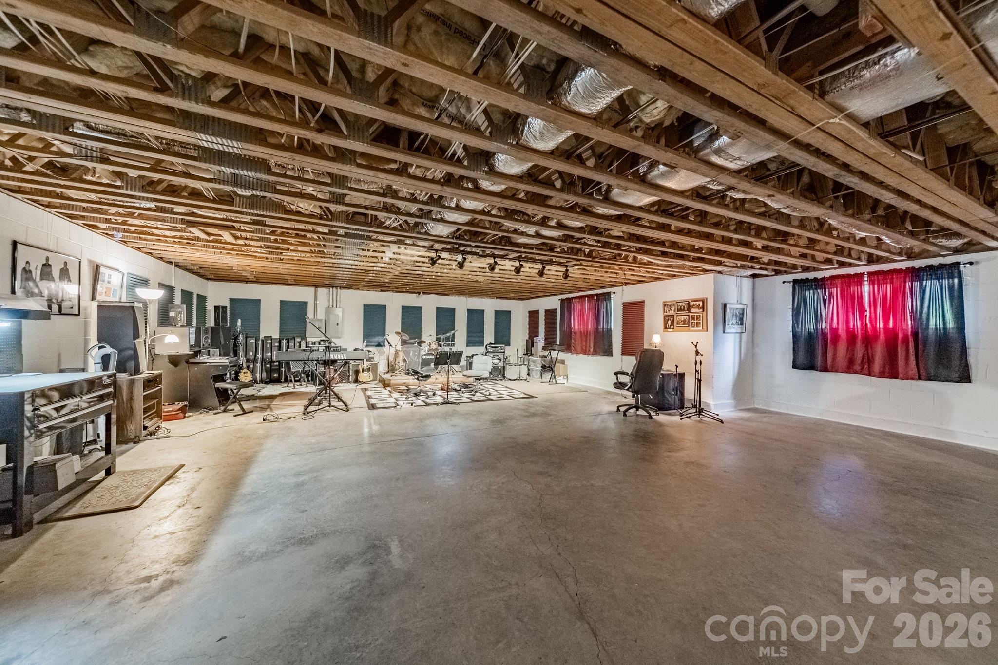 624 Springbrook Avenue NE — Concord