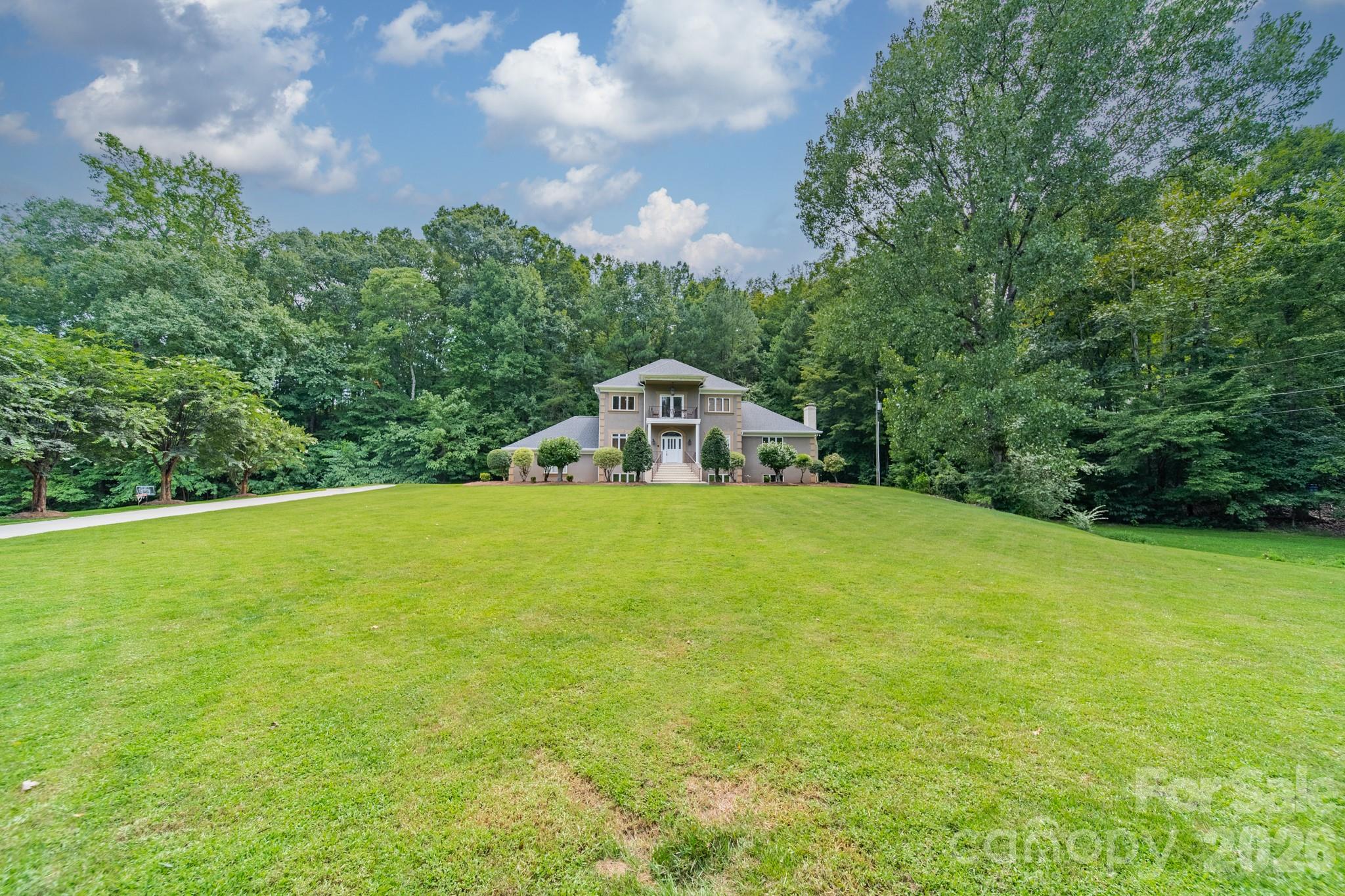 624 Springbrook Avenue NE — Concord