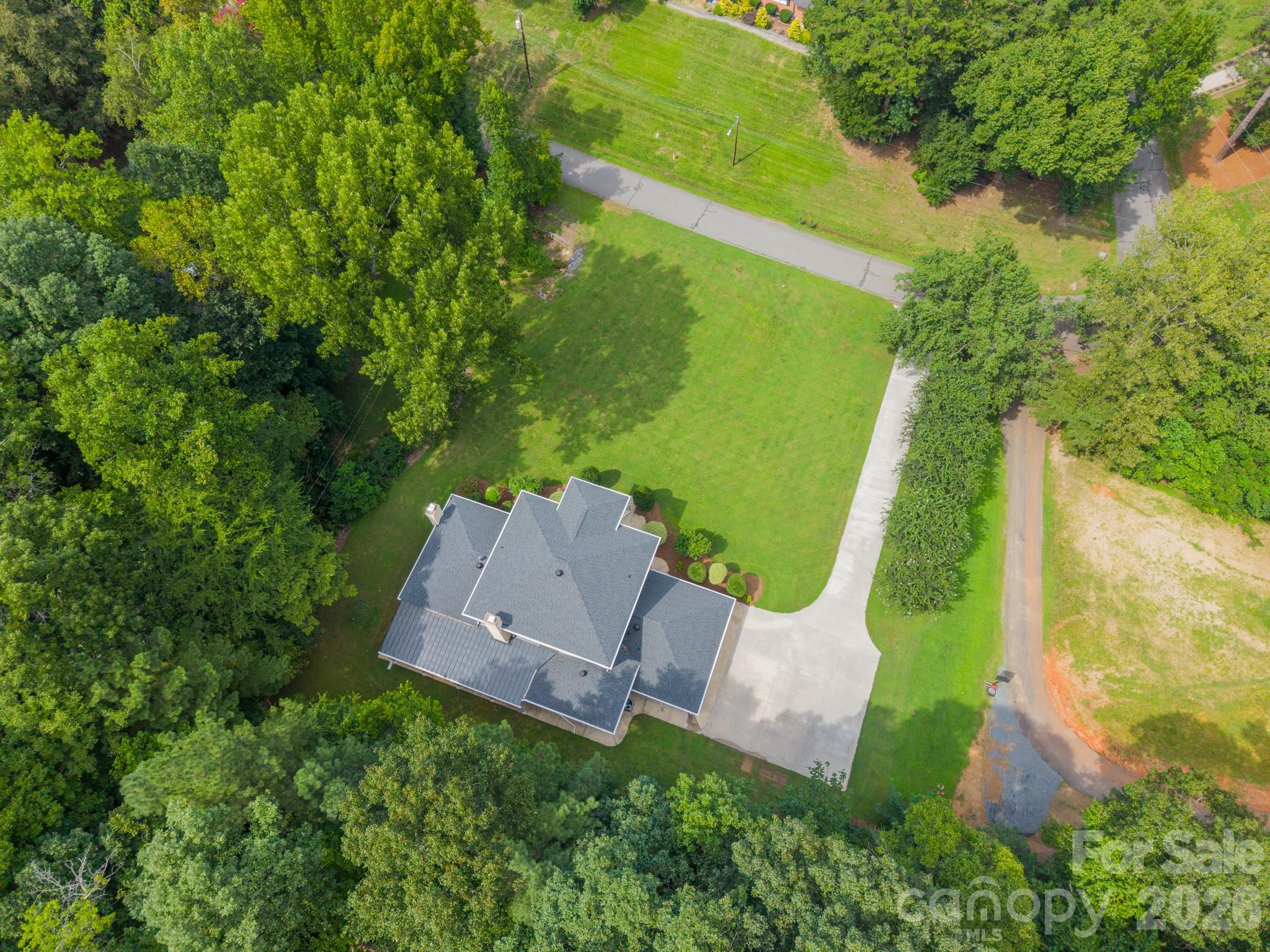 624 Springbrook Avenue NE — Concord