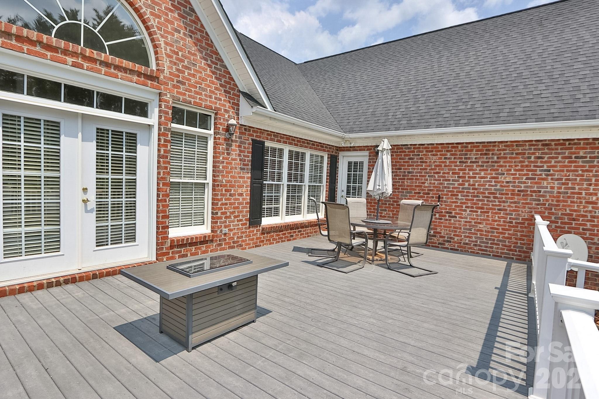 531 Westbrook Street — Jonesville