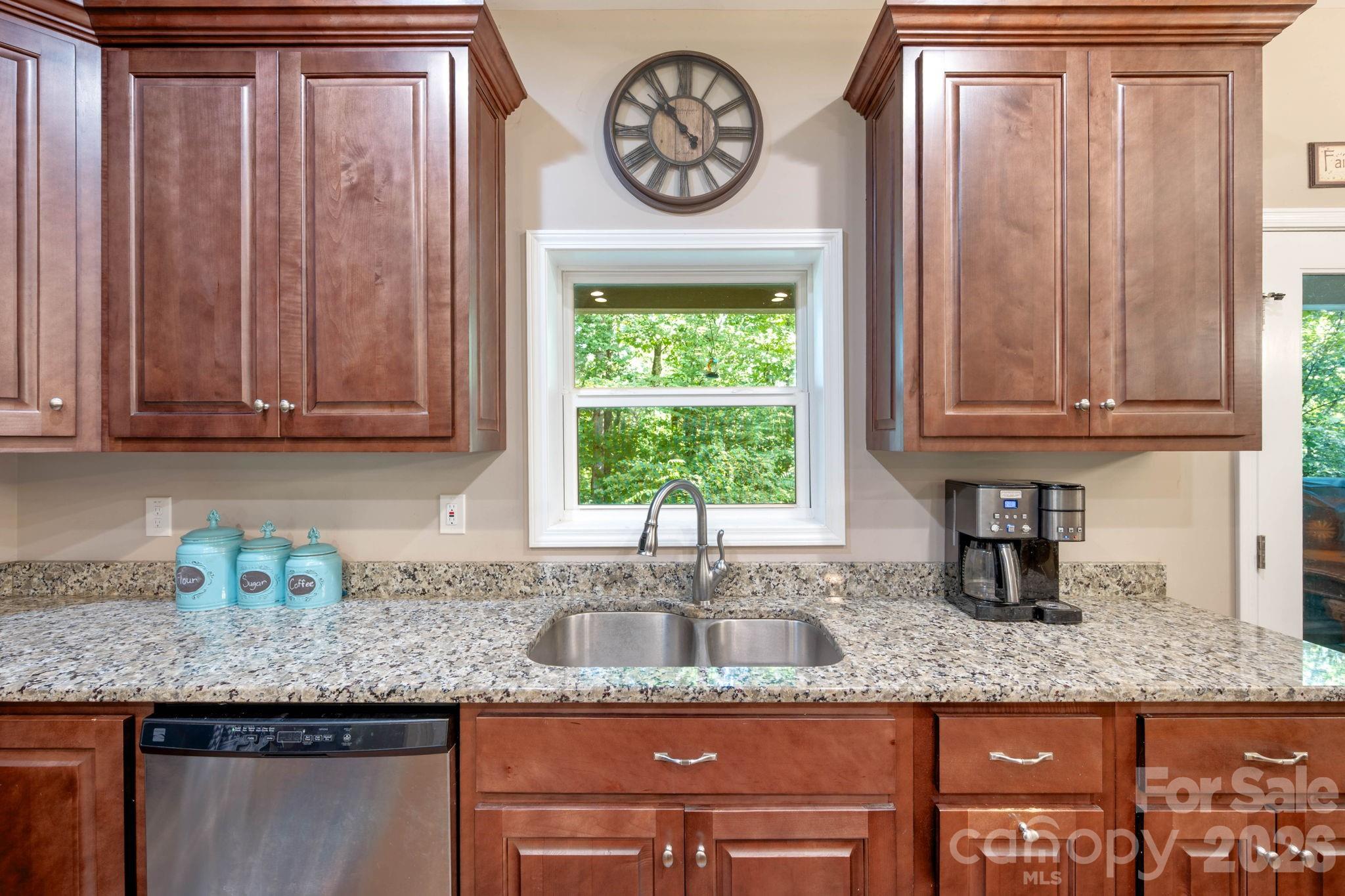 72 Summer Shade Court — Hendersonville