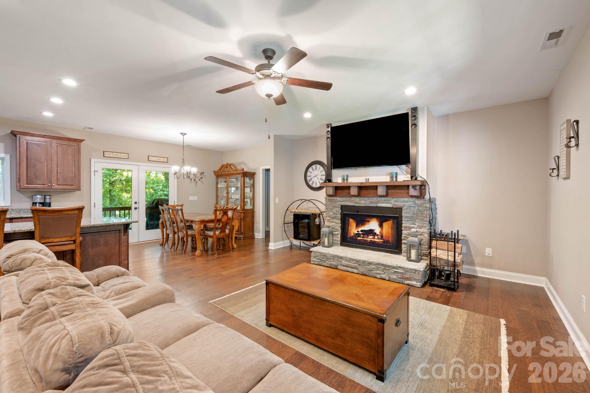 72 Summer Shade Court — Hendersonville