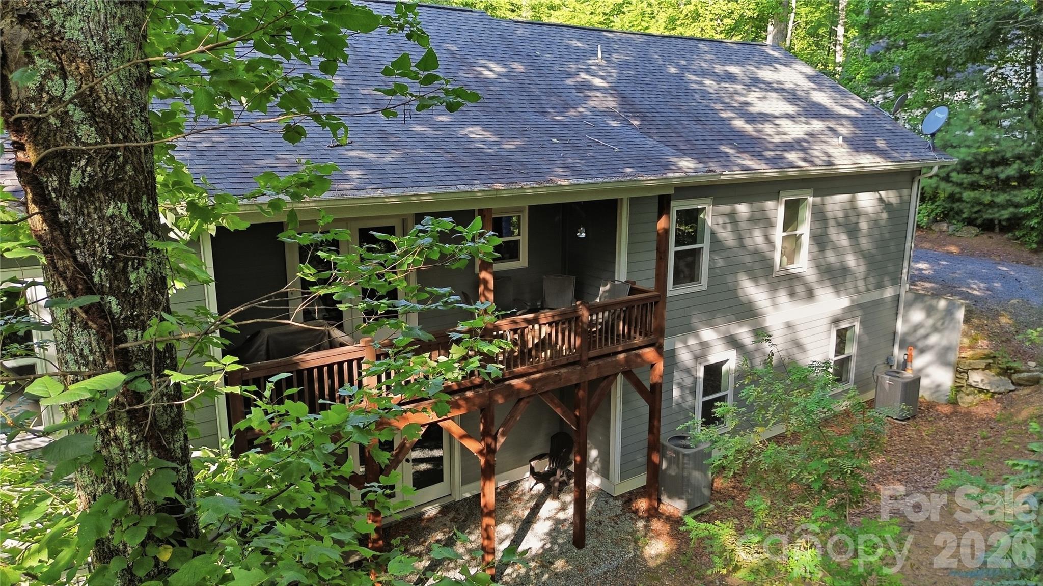 72 Summer Shade Court — Hendersonville