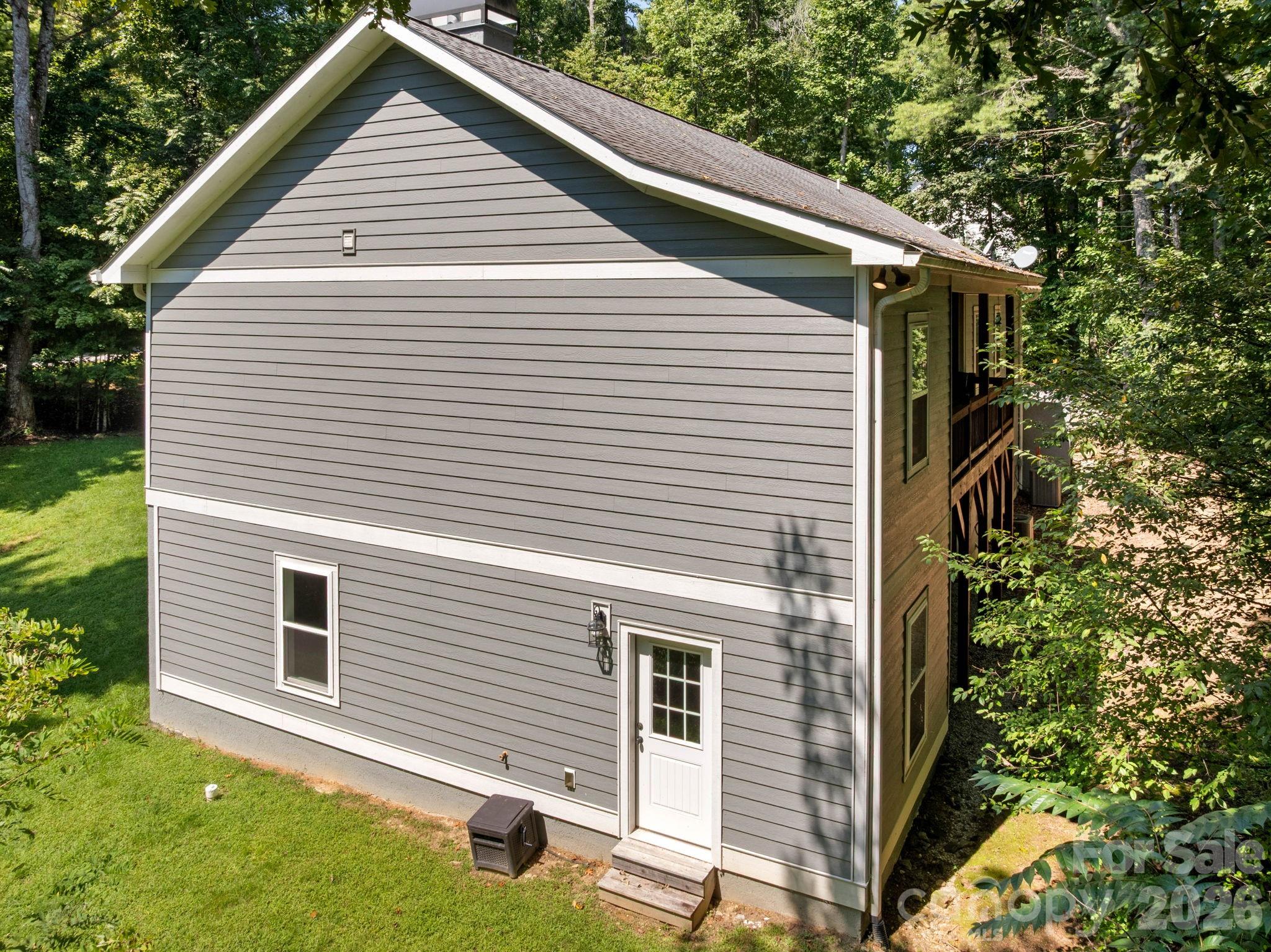72 Summer Shade Court — Hendersonville