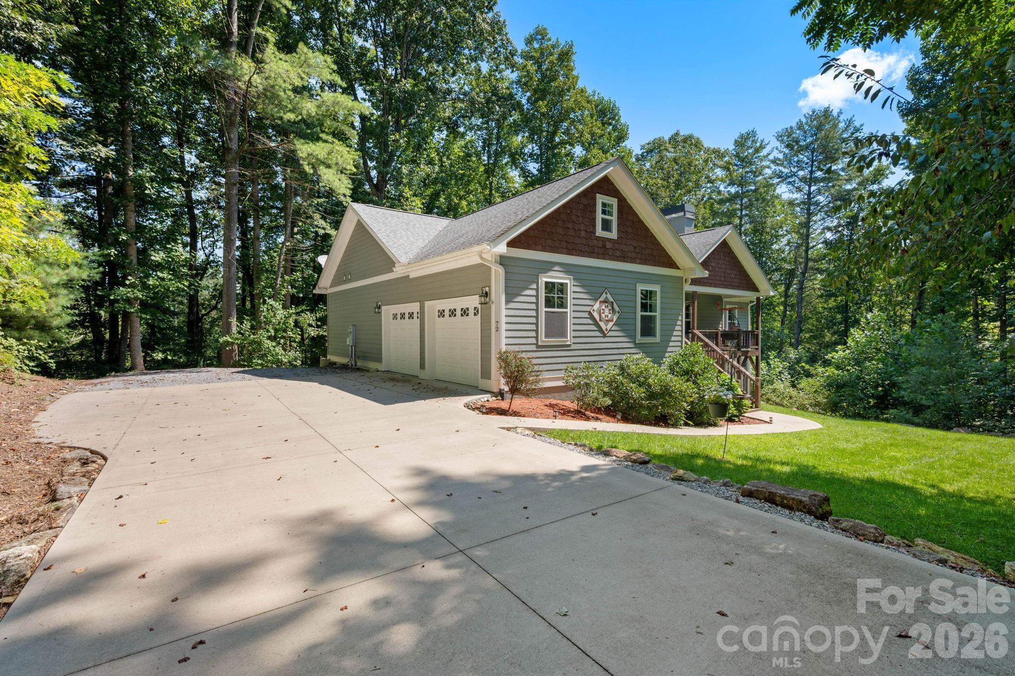 72 Summer Shade Court — Hendersonville