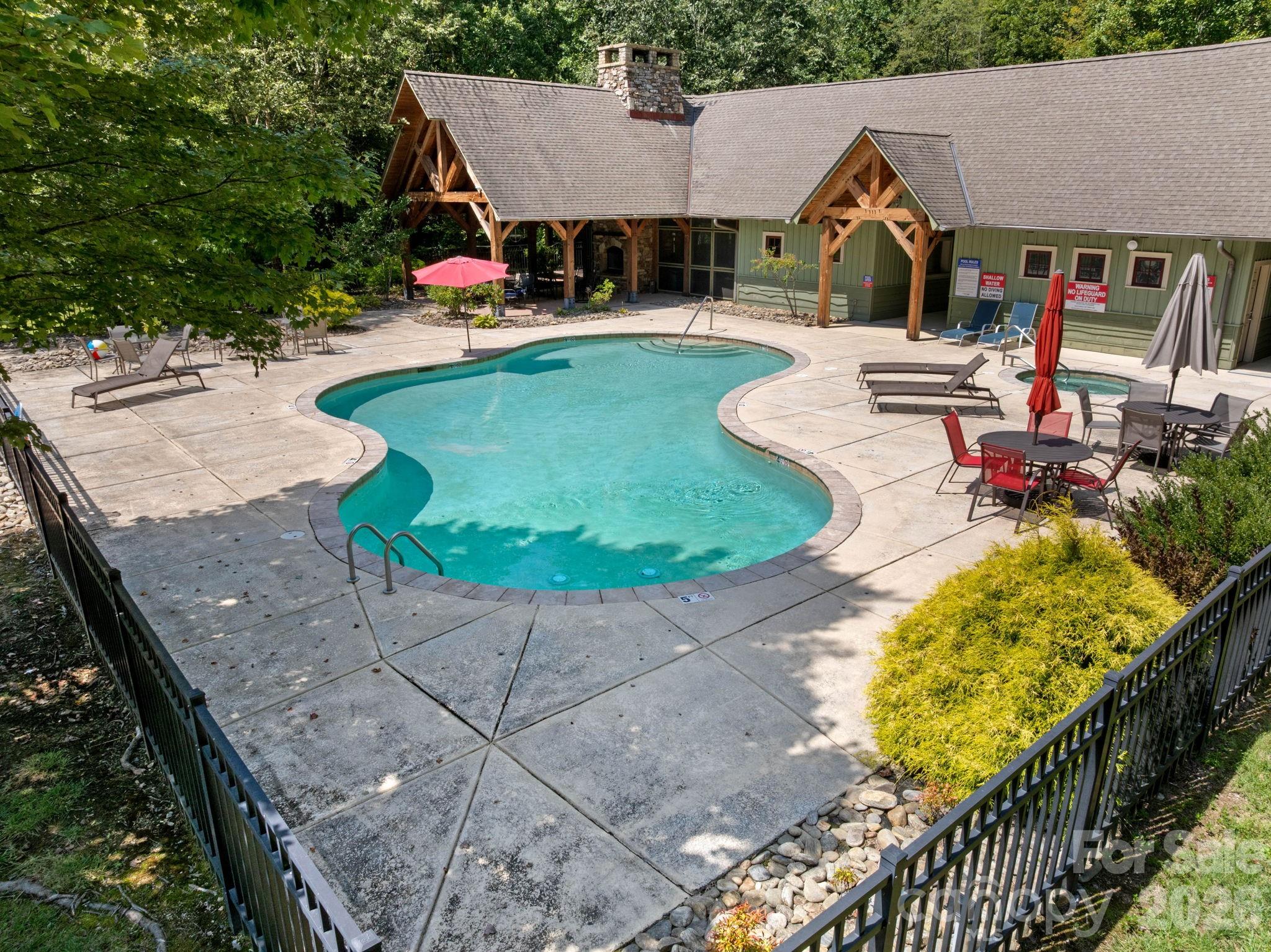 72 Summer Shade Court — Hendersonville