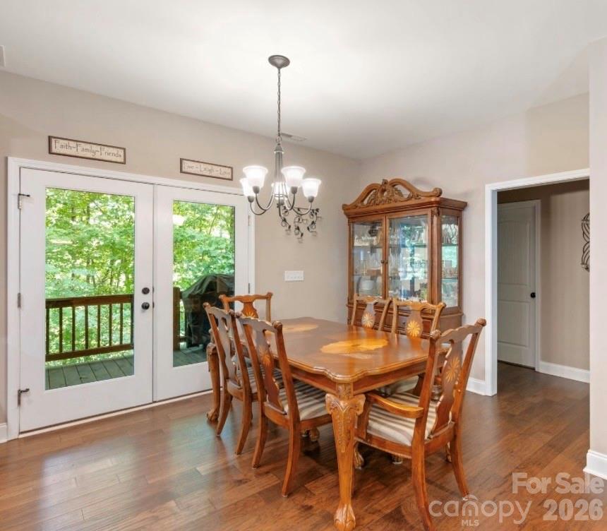 72 Summer Shade Court — Hendersonville