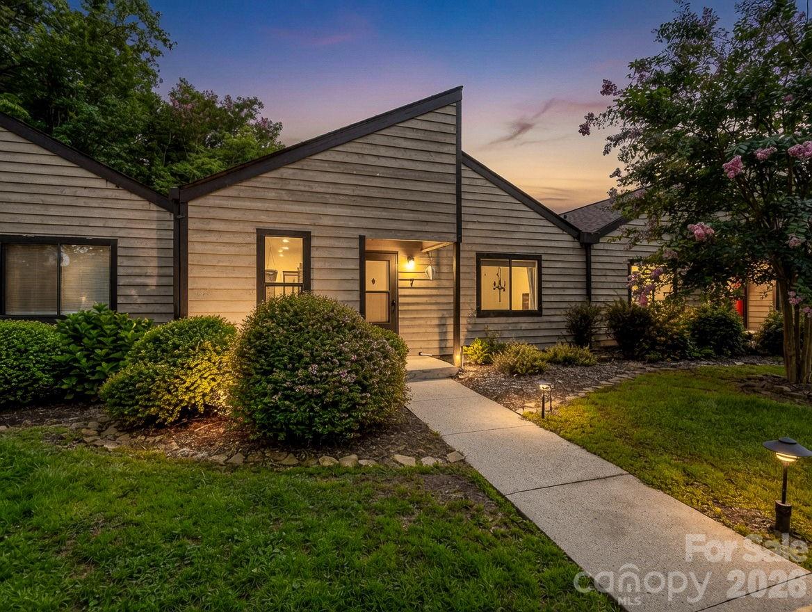 7 Woodlands Drive — Black Mountain