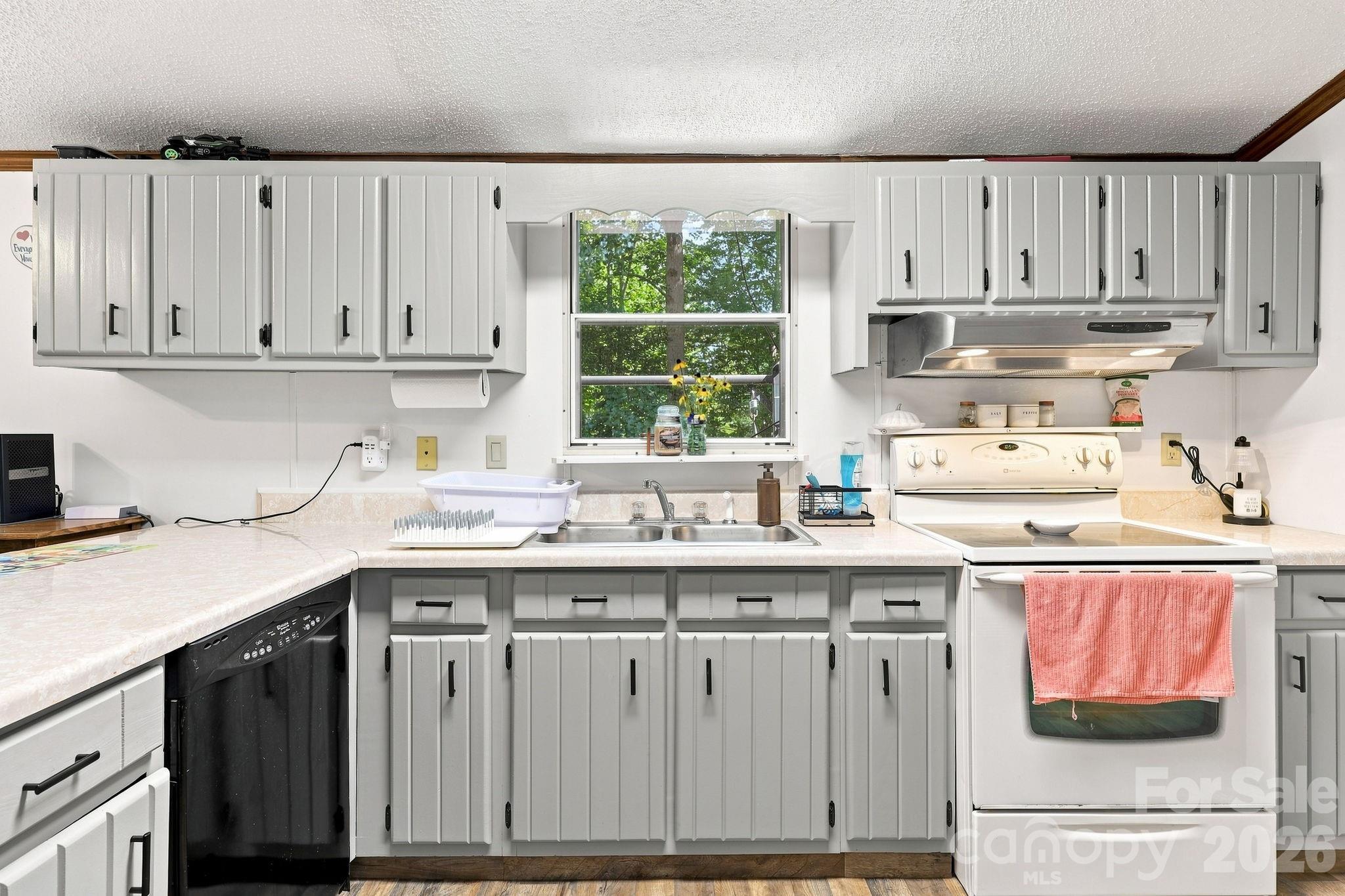 428 Hoot Owl Road — Spruce Pine