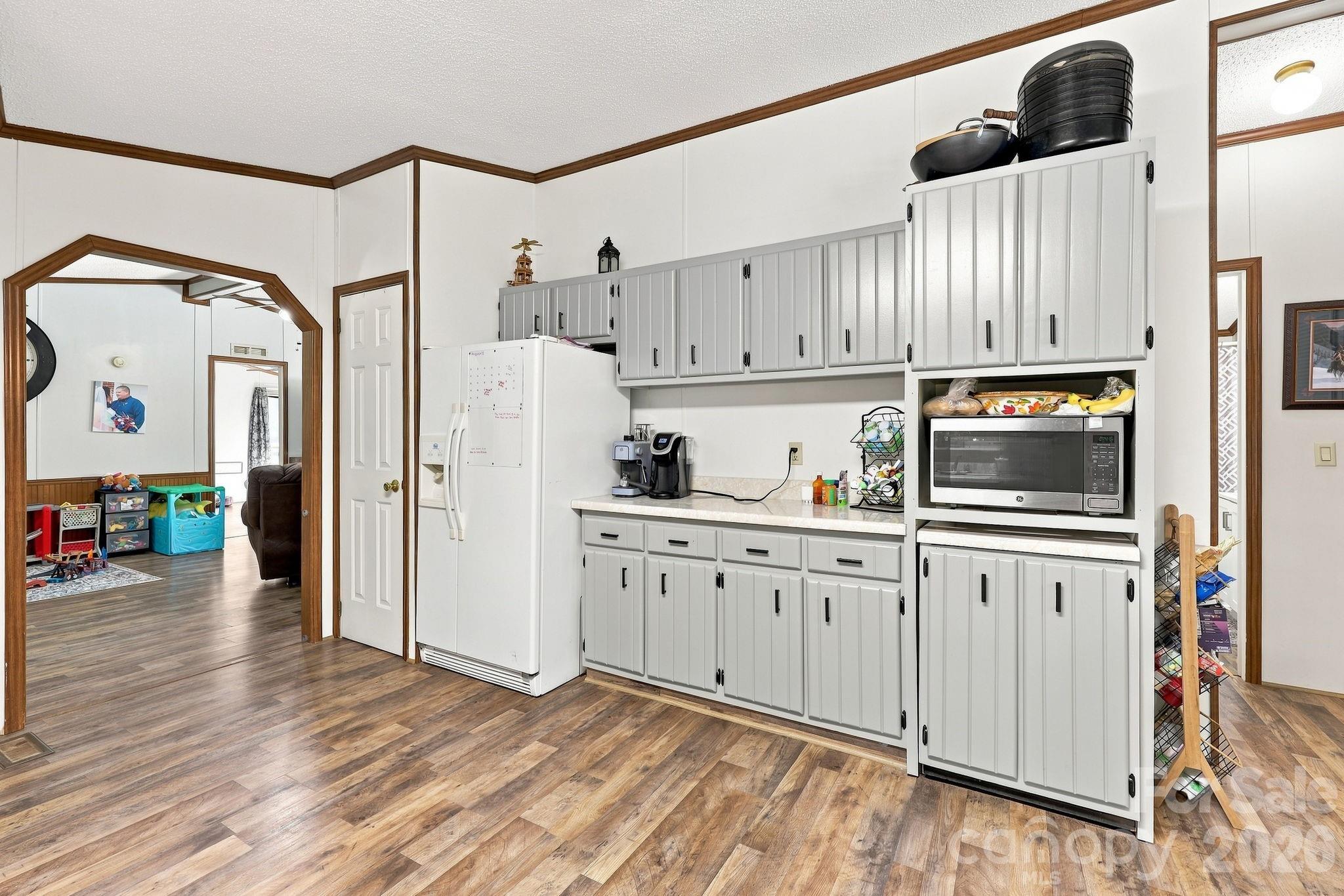 428 Hoot Owl Road — Spruce Pine