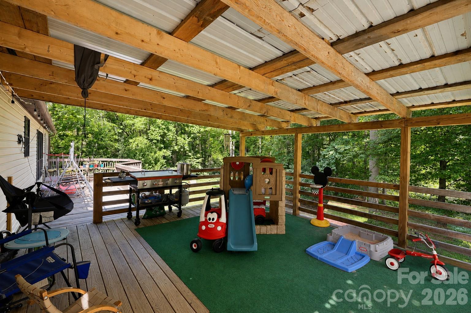428 Hoot Owl Road — Spruce Pine