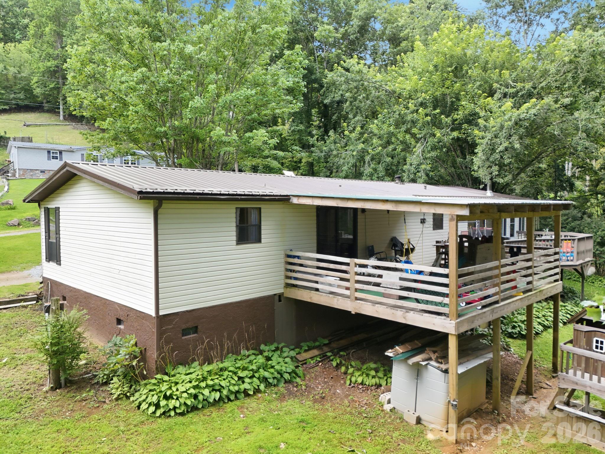 428 Hoot Owl Road — Spruce Pine